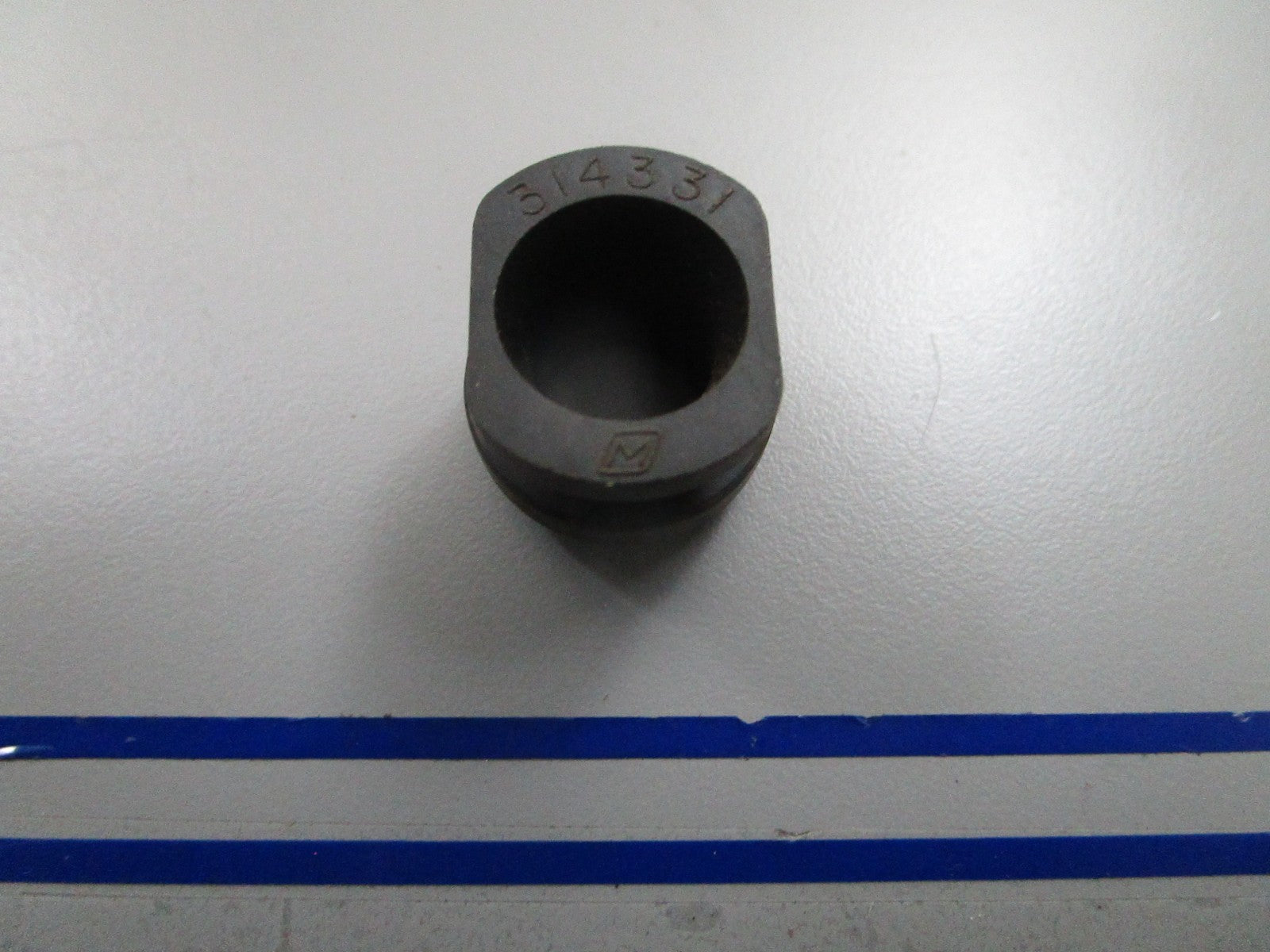 *NEW OEM* 0810 OMC Johnson Evinrude Grommet 314331 0314331