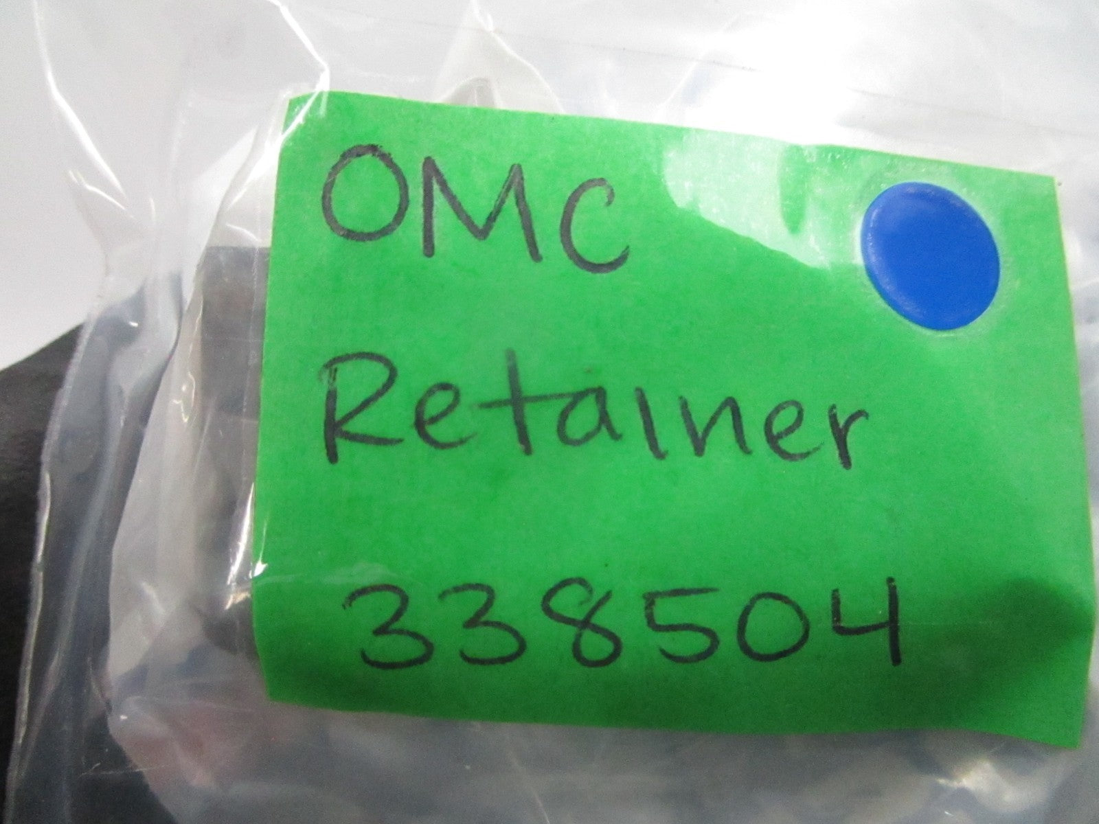 *NEW OEM* 0810 OMC Johnson Evinrude Retainer 338504 0338504