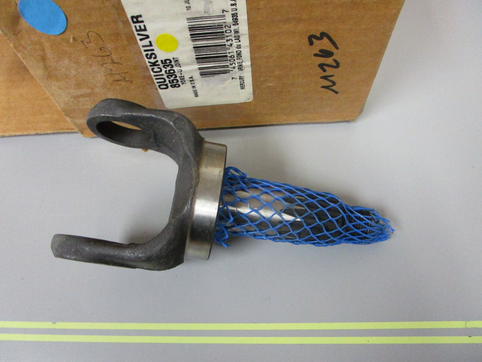 *NEW OEM* 0810 Mercury Quicksilver U-Joint Yoke 853635
