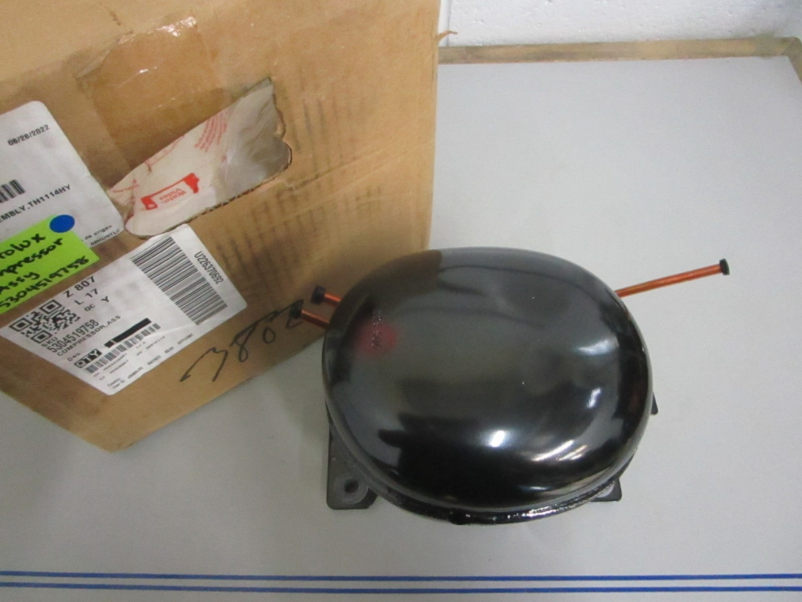 *NEW OEM* 0820 Electrolux Compressor Assy 5304519758