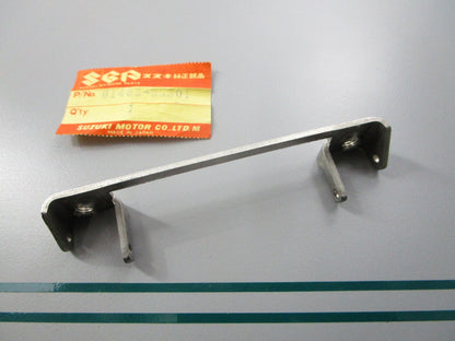 NEW OEM 61482-95301 Suzuki Hinge 0810