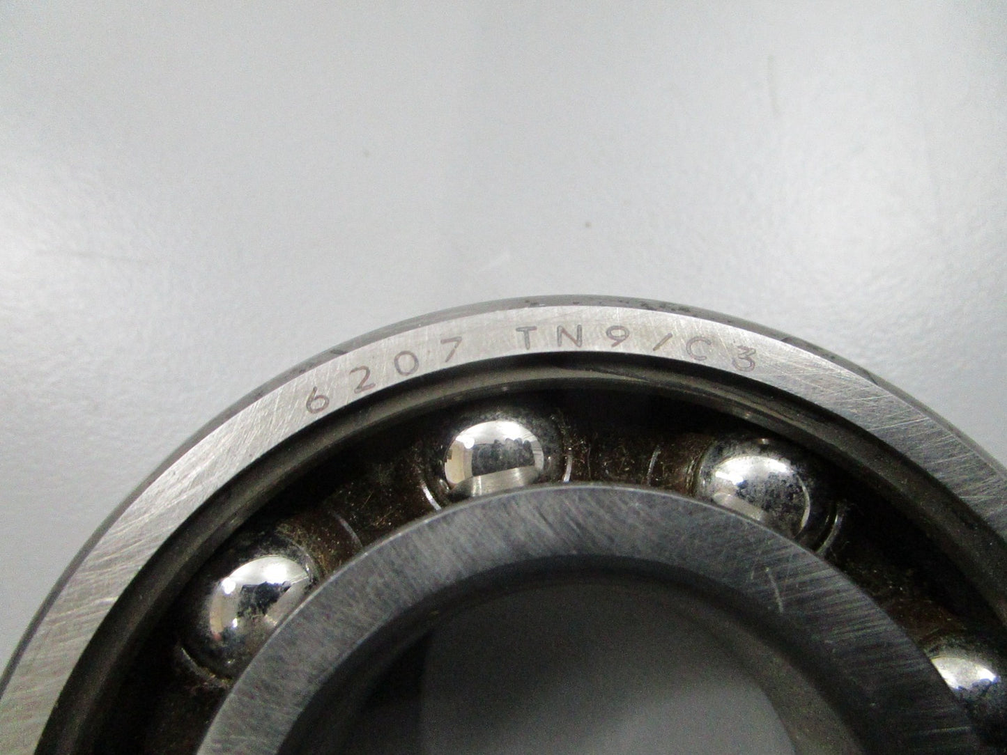 *NEW* 0810 SKF Ball Bearing 6207TN9/C3