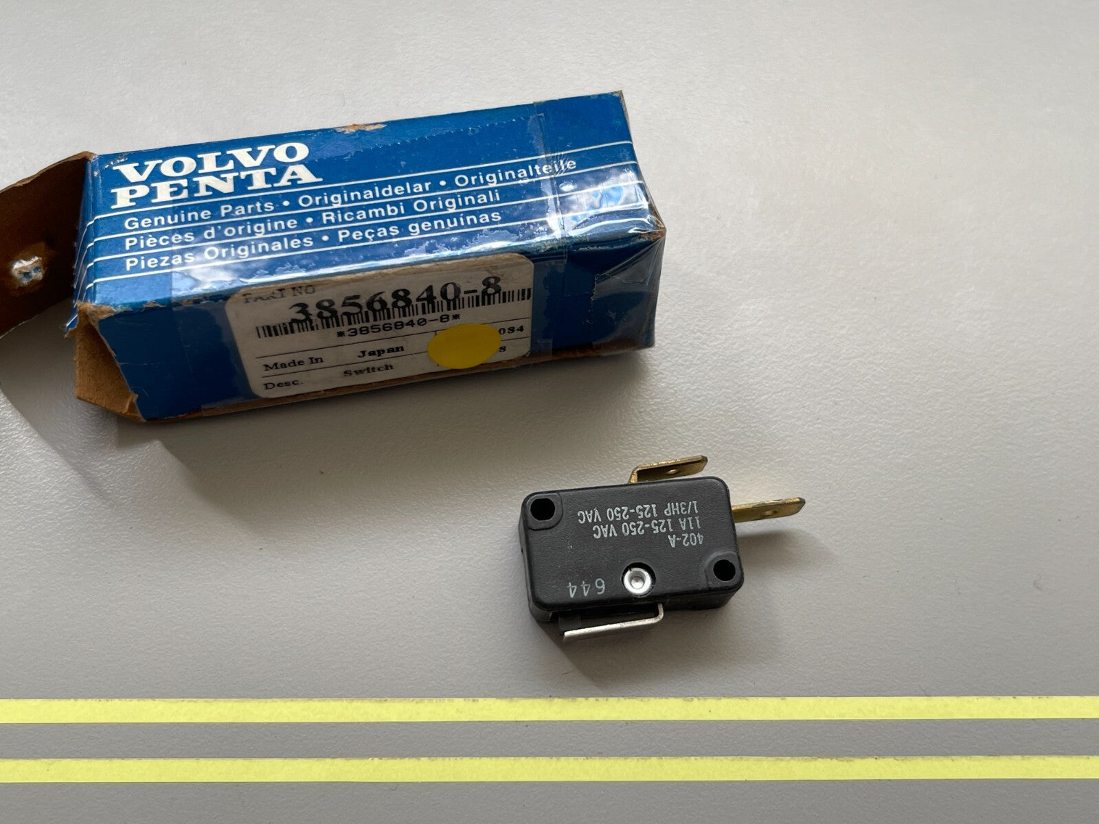 *NEW OEM* 0810 Volvo Penta Switch 3856840-8