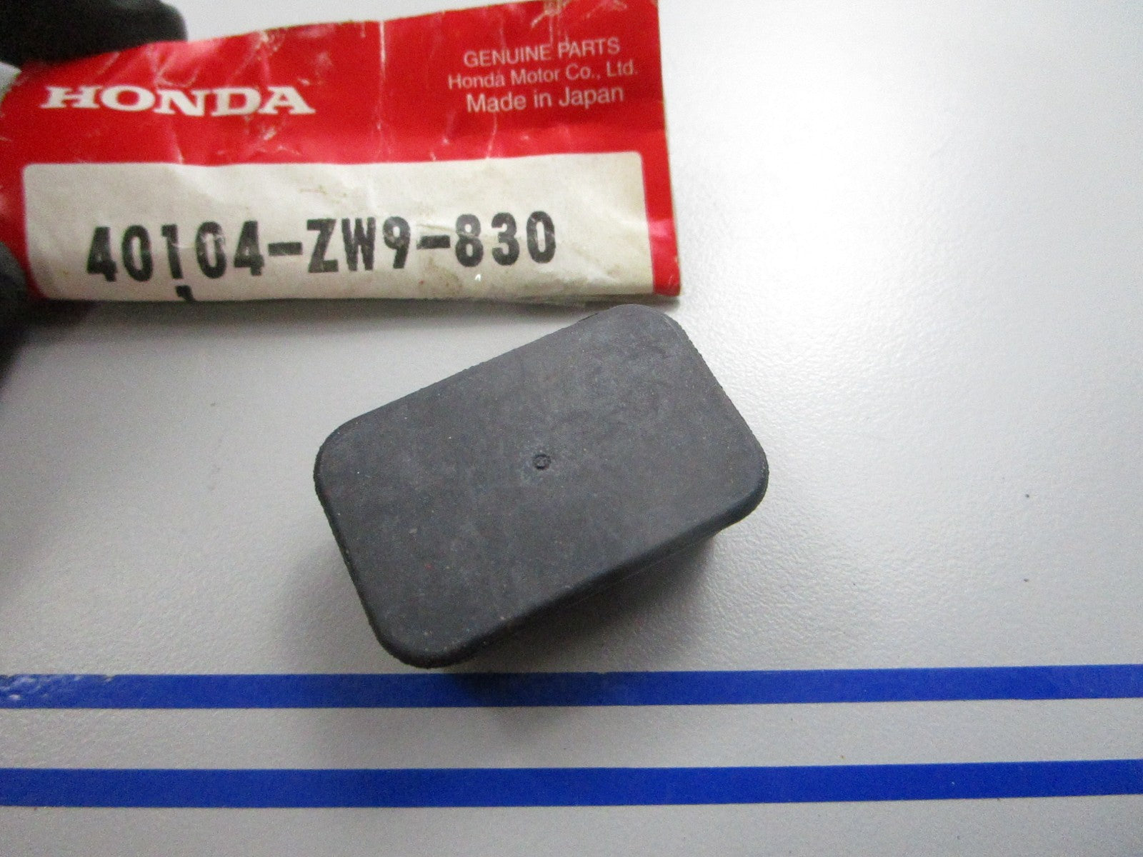 *NEW OEM* 0810 Honda Oil Case Grommet 40104-ZW9-830