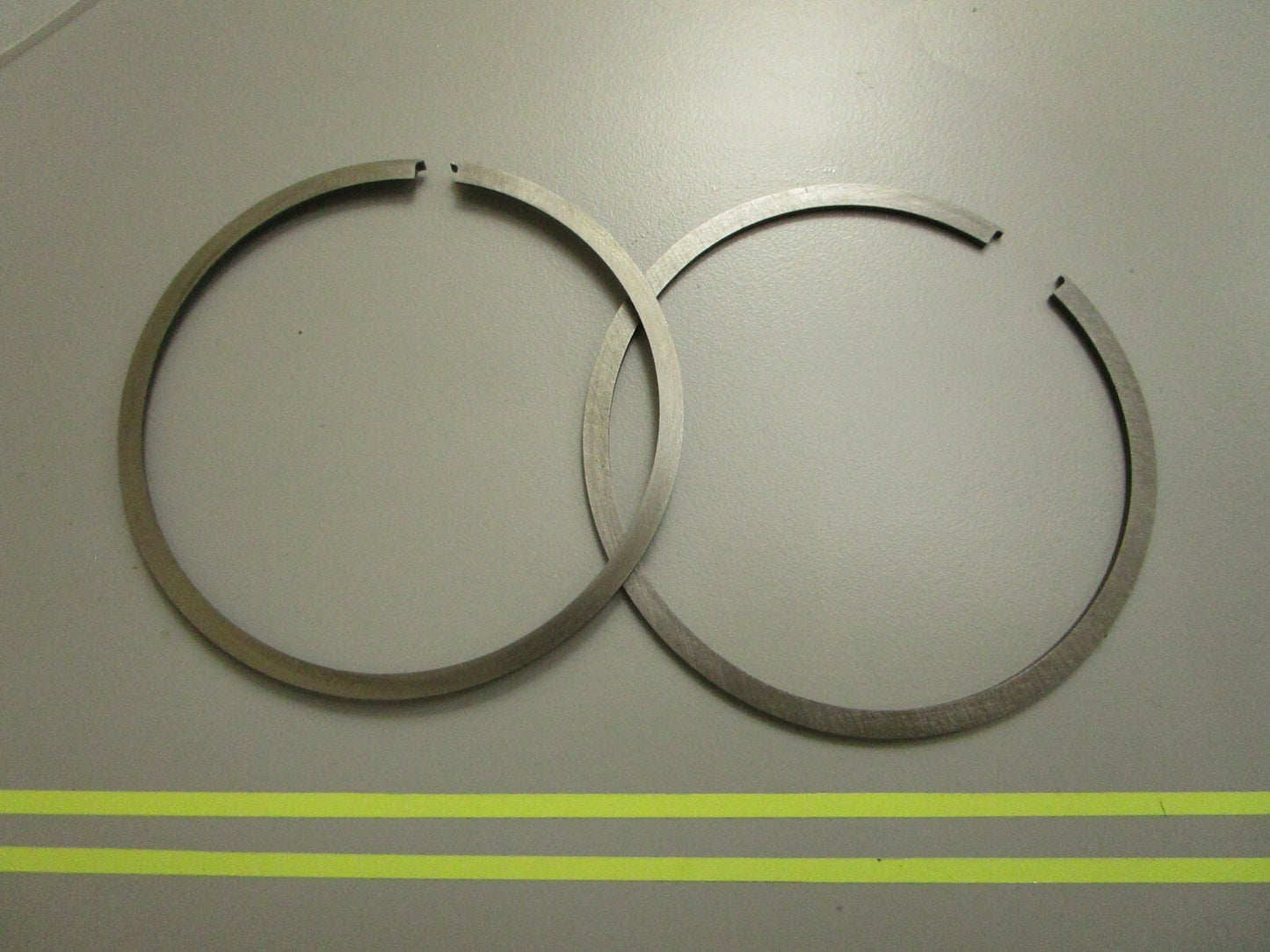 *NEW OEM* 0810 OMC Johnson Evinrude 2 Piston Ring Set 384315 0384315