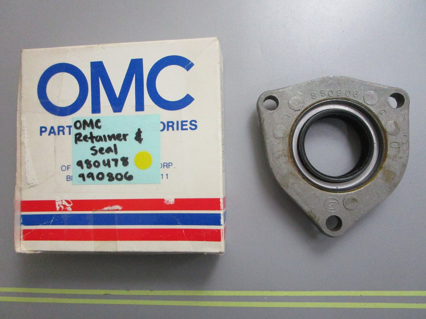 *NEW OEM* 0810 OMC Johnson Evinrude Retainer & Seal 980478 990806