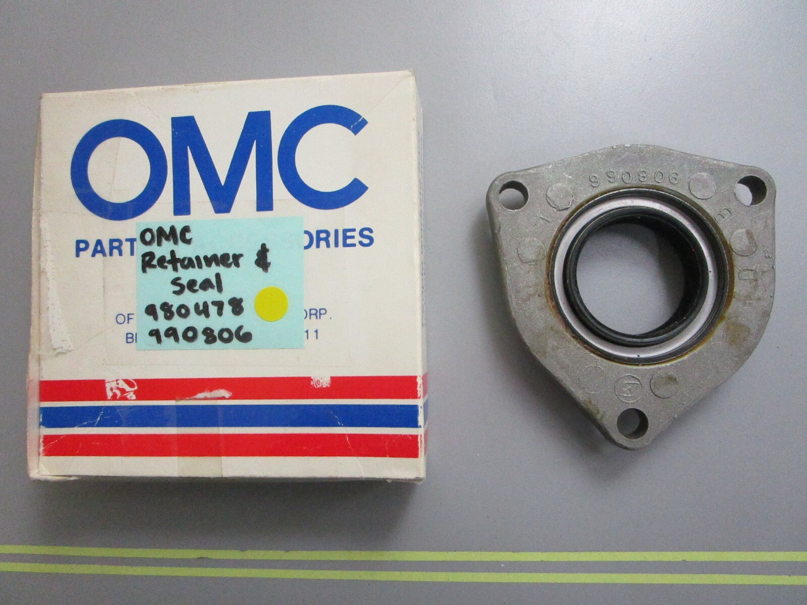 *NEW OEM* 0810 OMC Johnson Evinrude Retainer & Seal 980478 990806