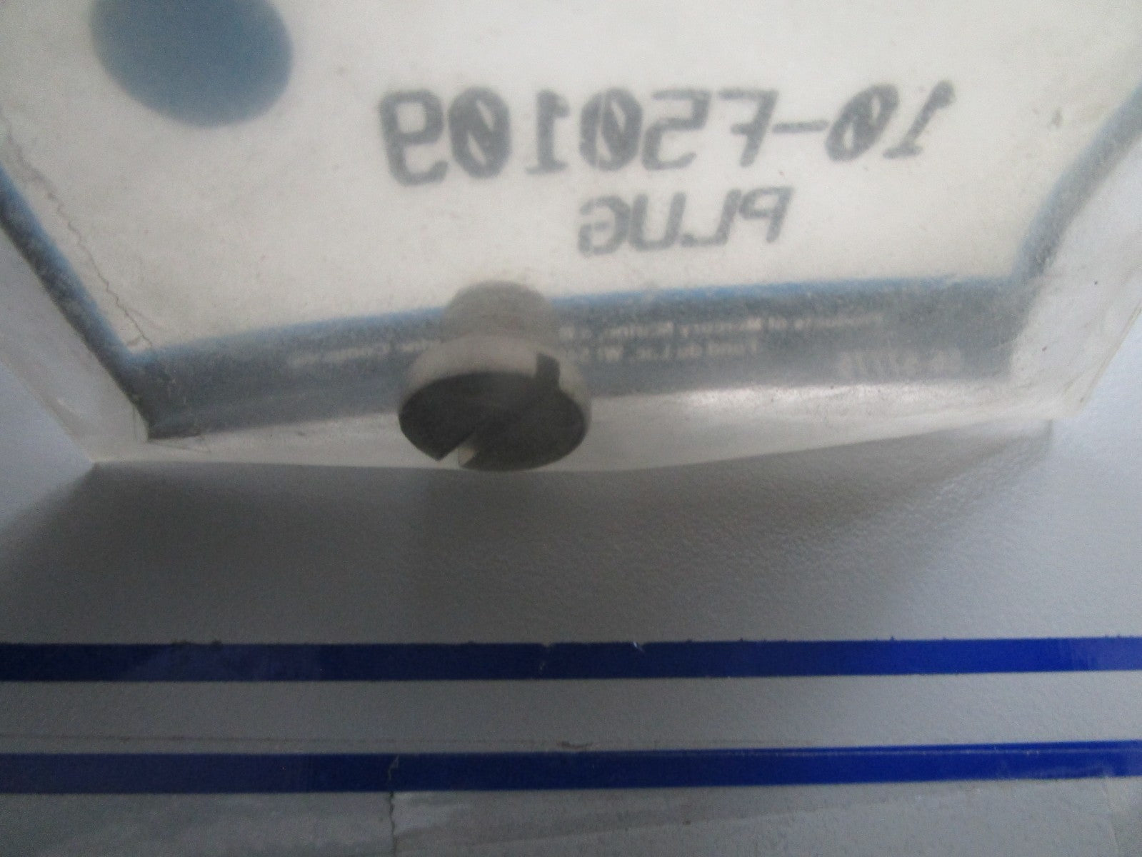 *NEW OEM* 0810 Mercury Quicksilver Plug 10-F50109