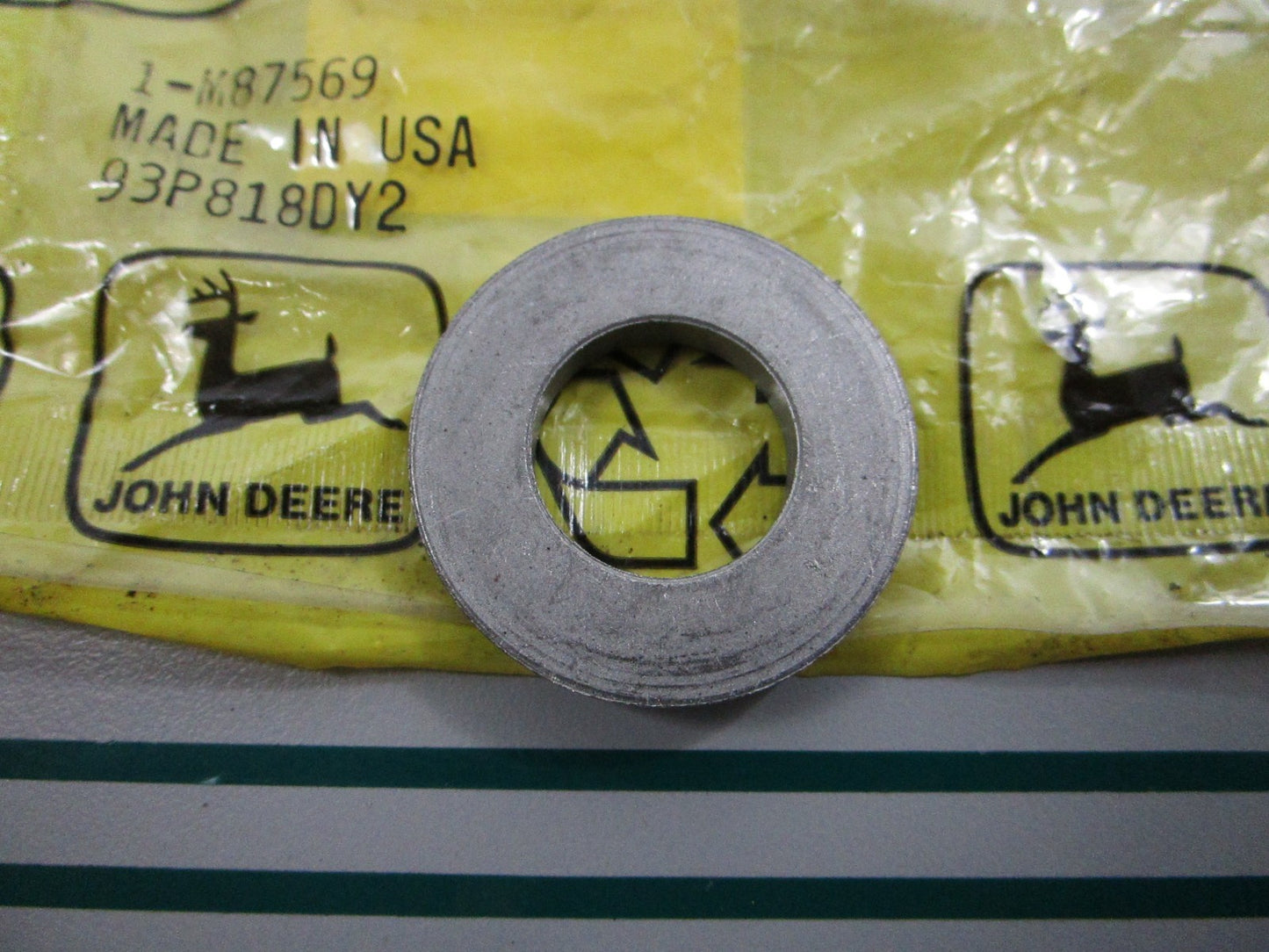 NEW OEM M87569 John Deere Seal 0810