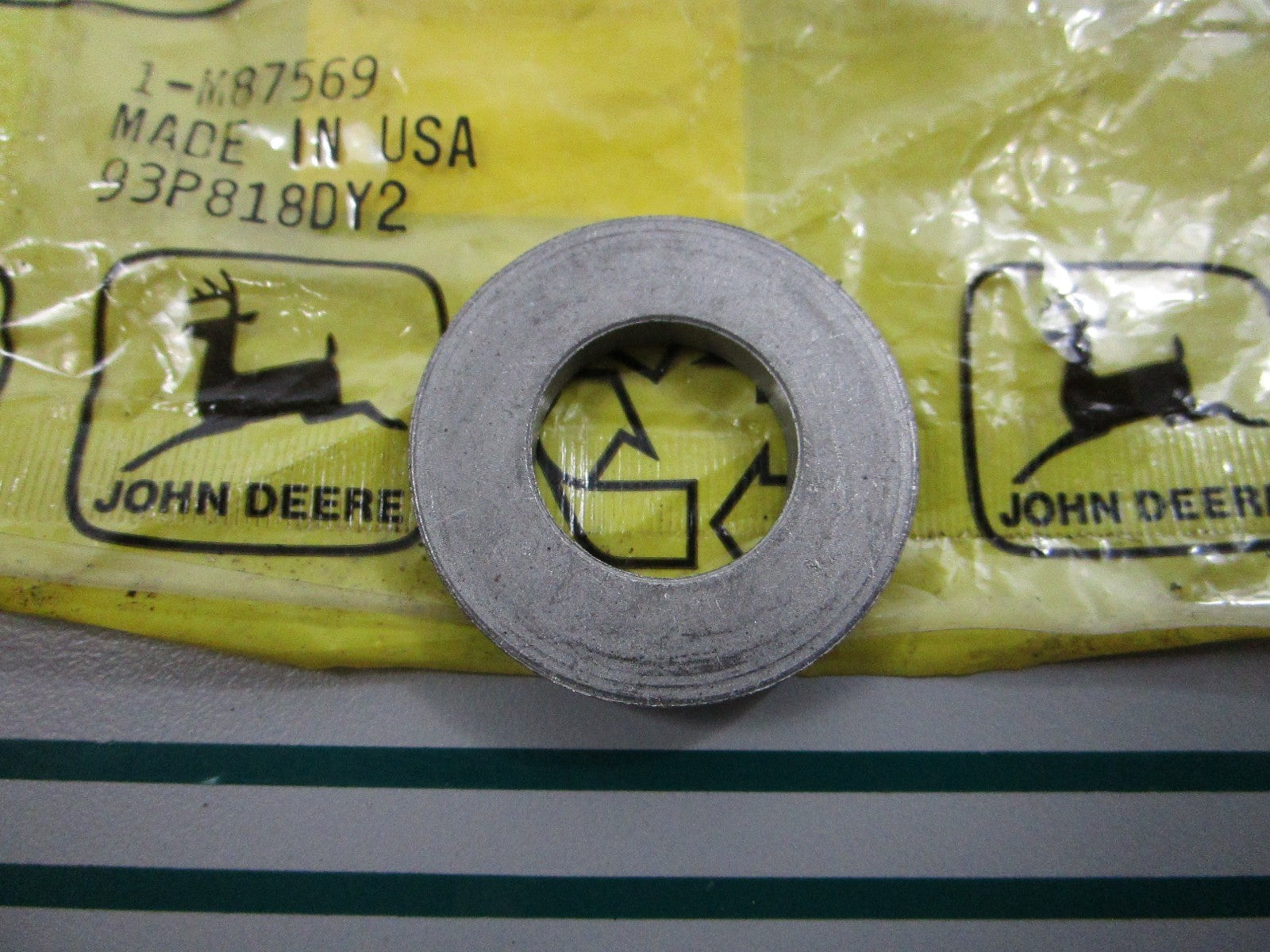 NEW OEM M87569 John Deere Seal 0810