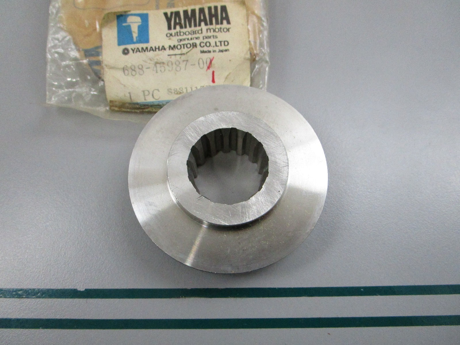 NEW OEM 688-45987-00-00 Yamaha Propeller Spacer 0810