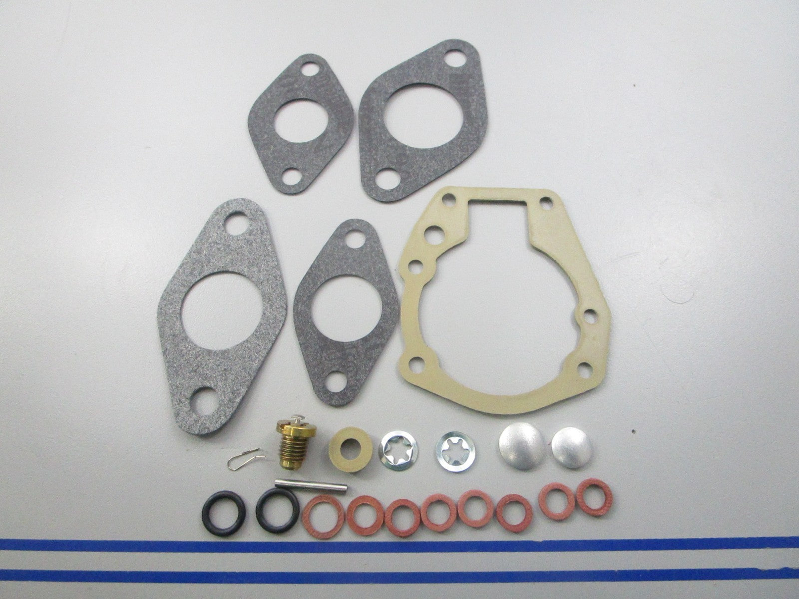 NEW 18-7043 Replaces: 382047 3832049 383052 18-7765 Carburetor Kit 0810