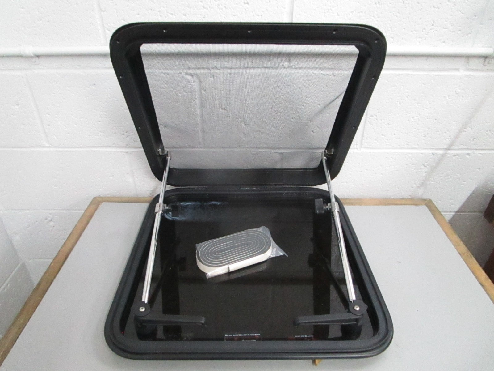 *NEW OEM* 0820 Taylor Made 19.25×19.25 Access and Ventilation Hatch 188712