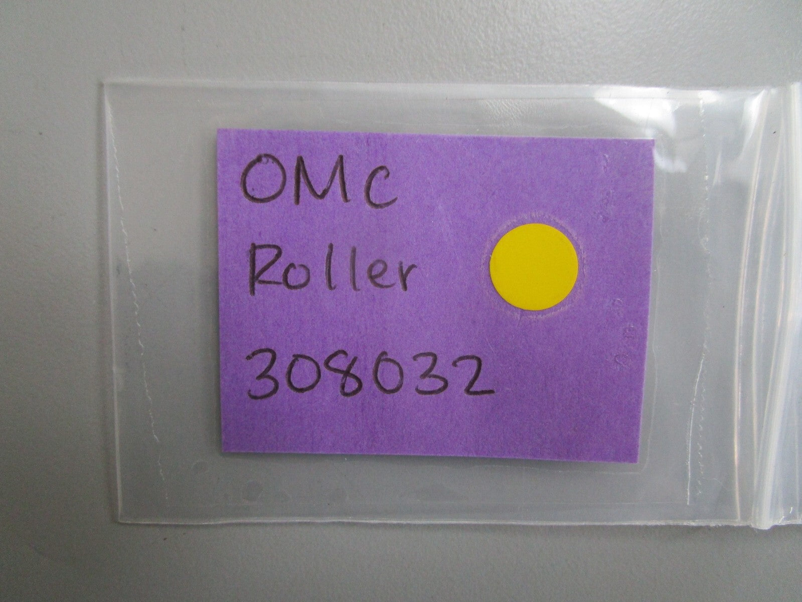 *NEW OEM* 0820 OMC Johnson Evinrude Roller 308032 0308032