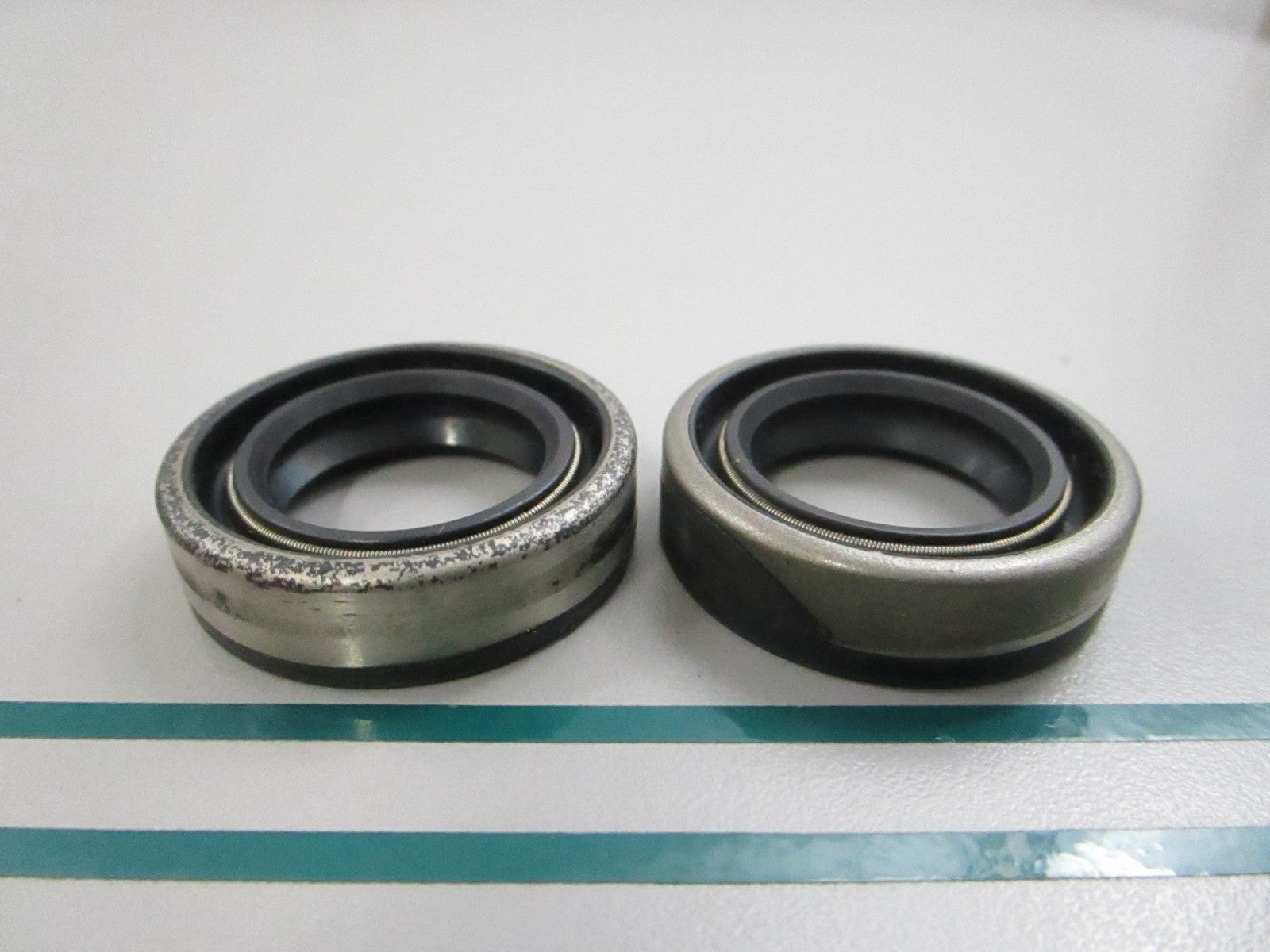 NEW OEM (LOT OF 5) F522118 Mercury Quicksilver Oil Seal 0810