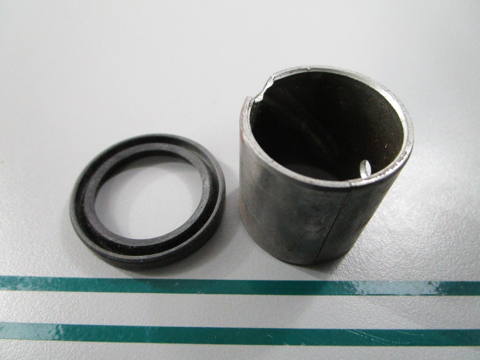 NEW OEM 295962 Briggs & Stratton Bushing/Seal Kit 0810