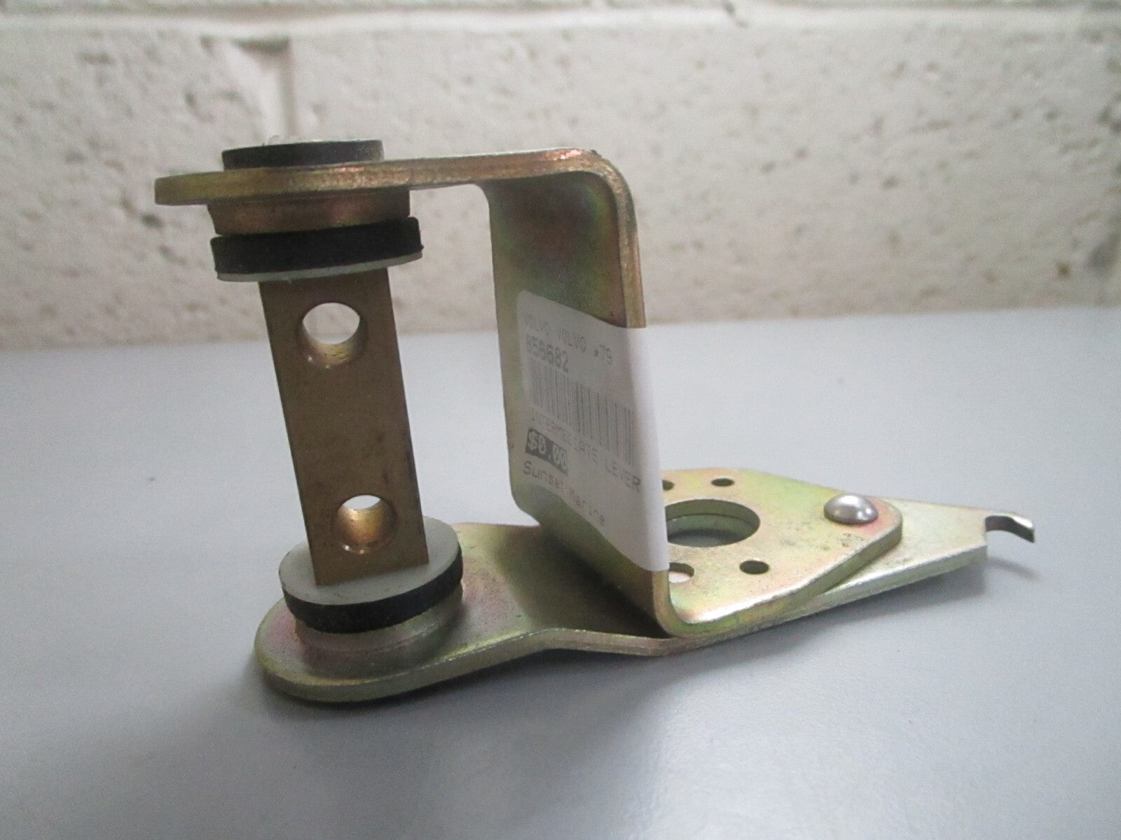 *NEW OEM* 0820 Volvo Penta Intermediate Lever 856682