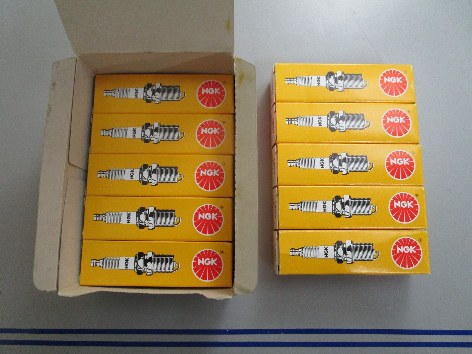 *NEW* 0820 (LOT OF 10) NGK Spark Plug BPR7HS-10