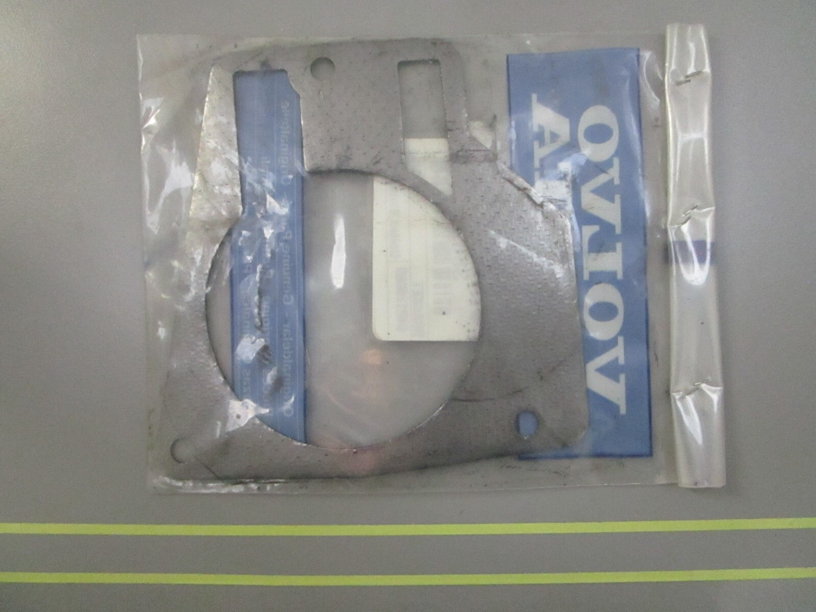 *NEW OEM* 0810 Volvo Penta Gasket 3857475