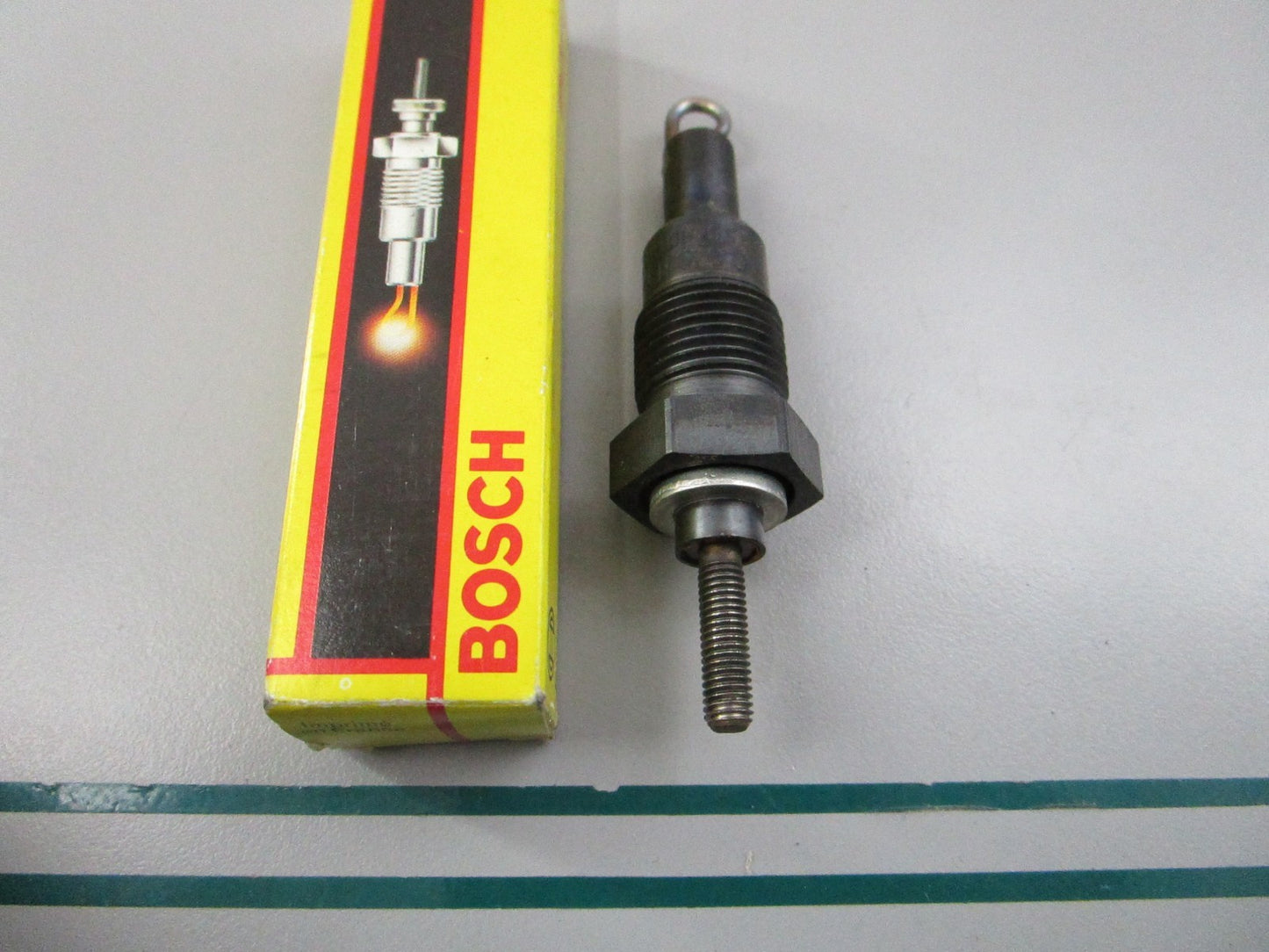 NEW OEM 0250001016710 Bosch Glow Plug 0810
