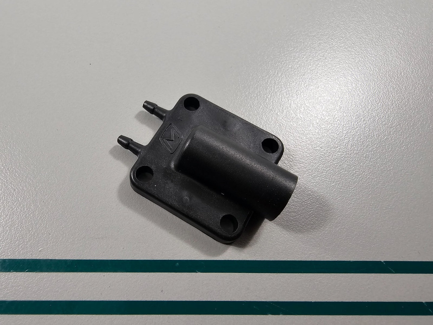 NEW OEM 341071 0341071 OMC Johnson Evinrude Primer Solenoid Cover 0810