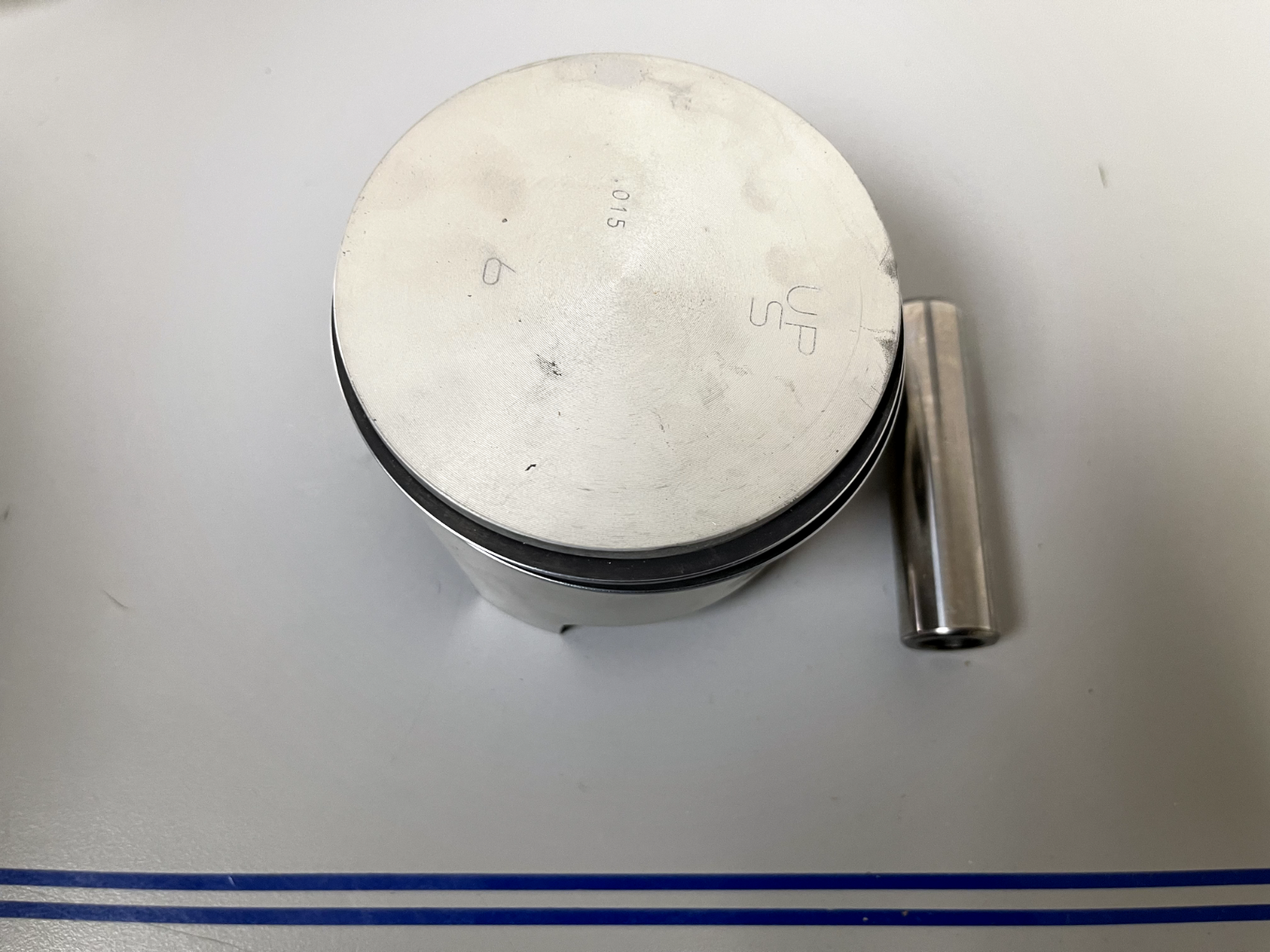 *NEW OEM* 0670 Mercury Mariner 1991 135 150 175 200hp .015 STBD Piston Ay 9738A5