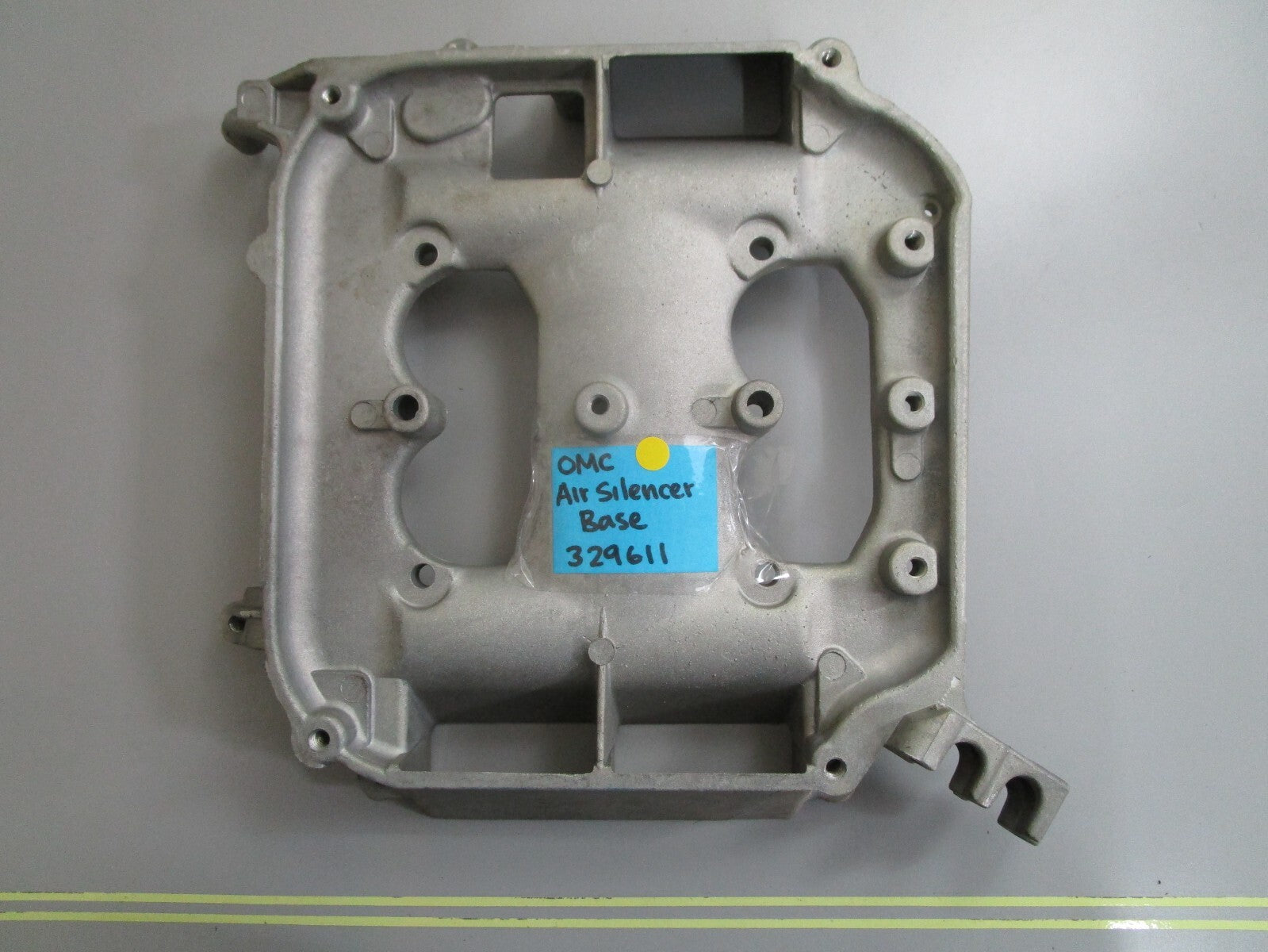 *NEW OEM* 0820 OMC Johnson Evinrude Air Silencer Base 329611 0329611