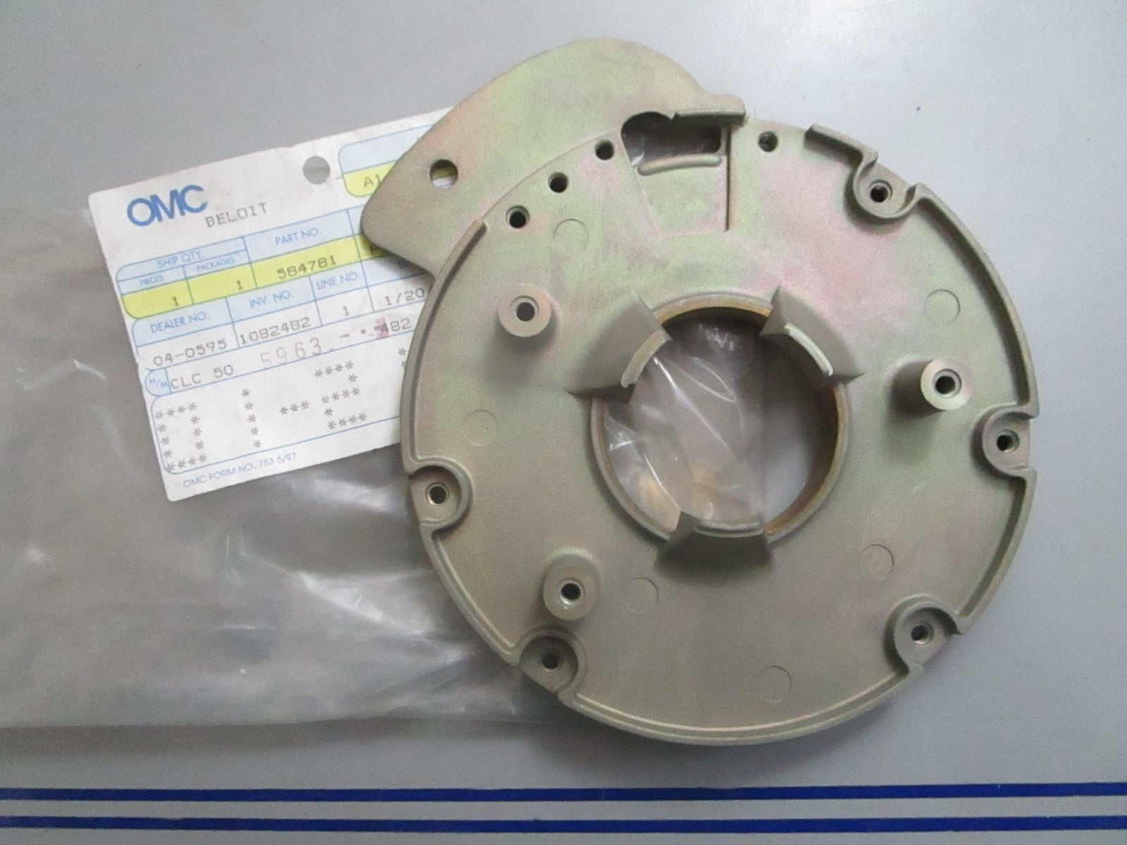 *NEW OEM* 0820 OMC Johnson Evinrude Plate & Sleeve Ay 584781 0584781