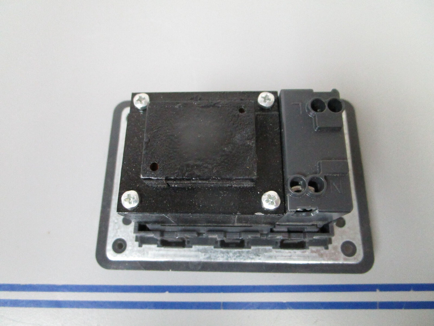 *NEW* 0720 Vimar Eikon PRI 230V Outlet Socket 14290