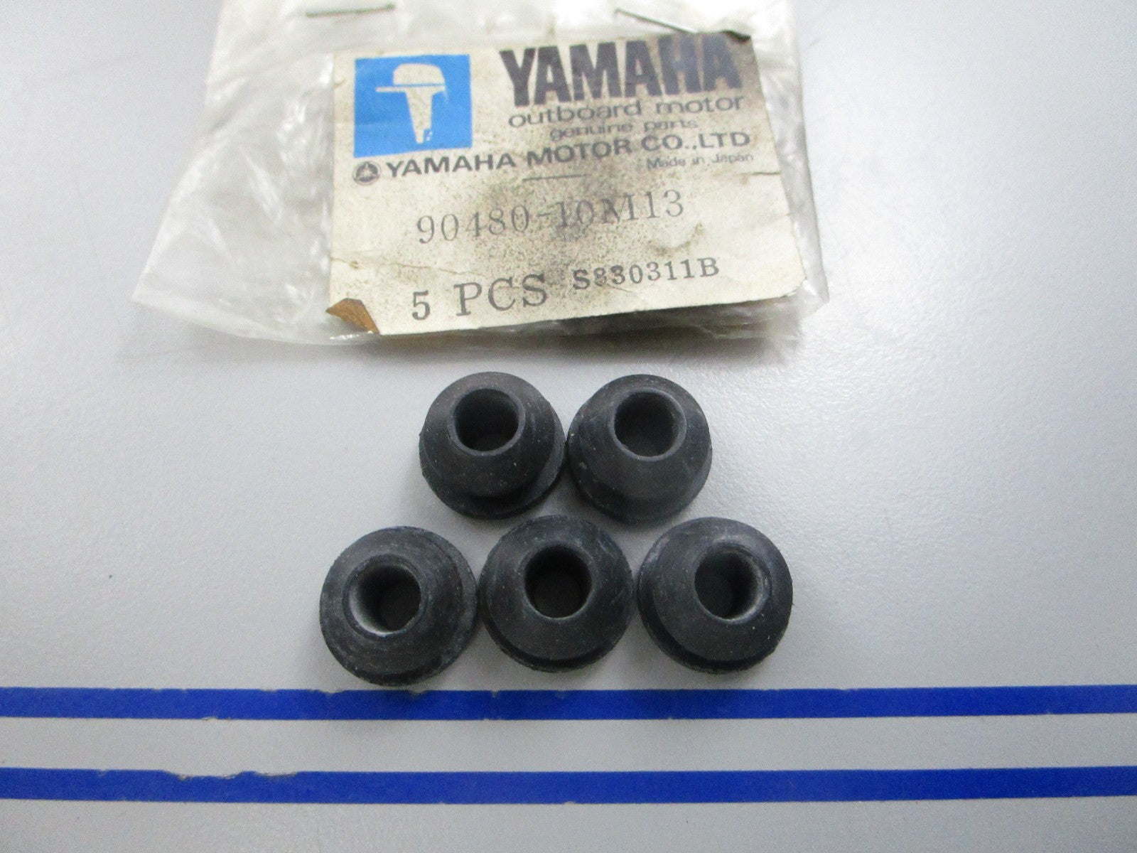 NEW OEM (LOT OF 5) 90480-10M13-00 Yamaha Grommet 0810