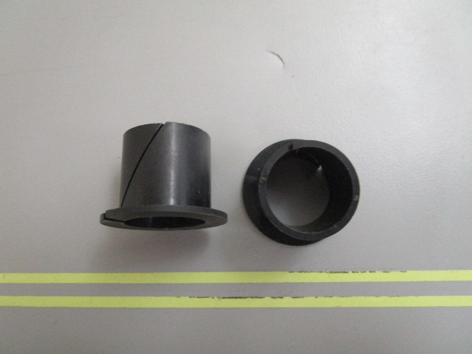 *NEW OEM* (LOT OF 2) 0810 OMC Johnson Evinrude Bushing 915050 0915050