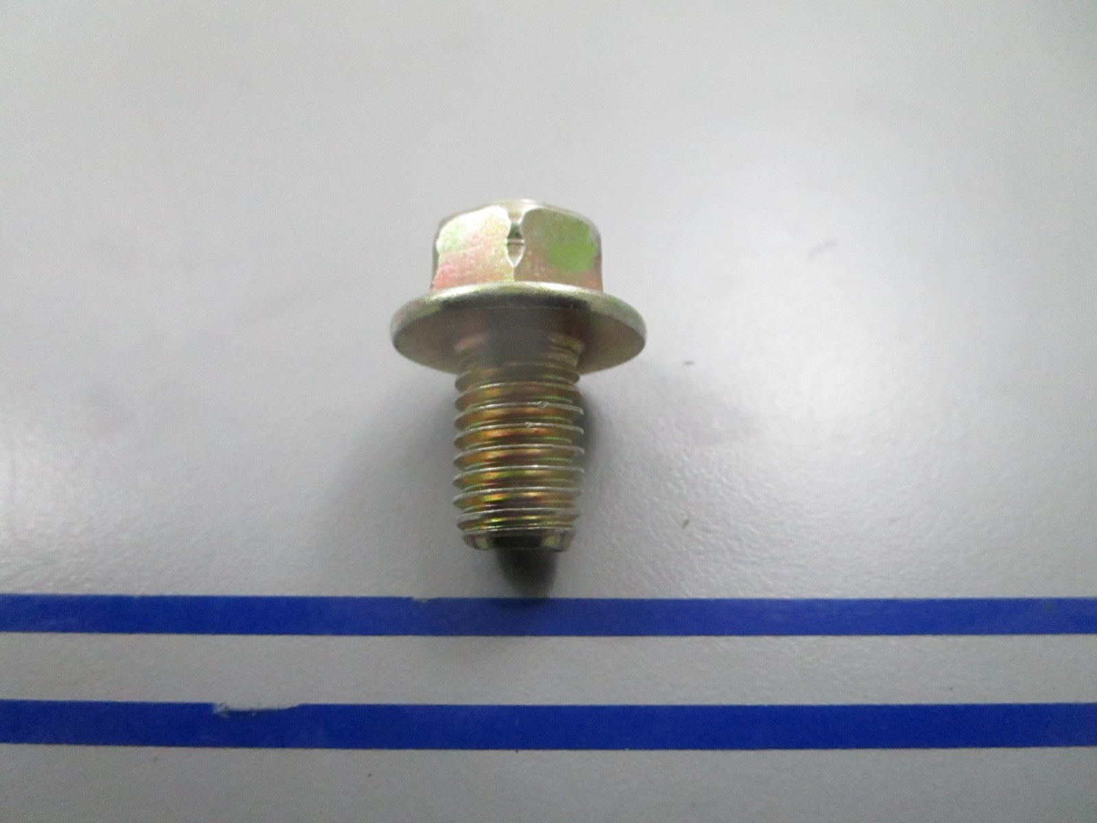 *NEW OEM* 0810 Volvo Penta Screw 3853405