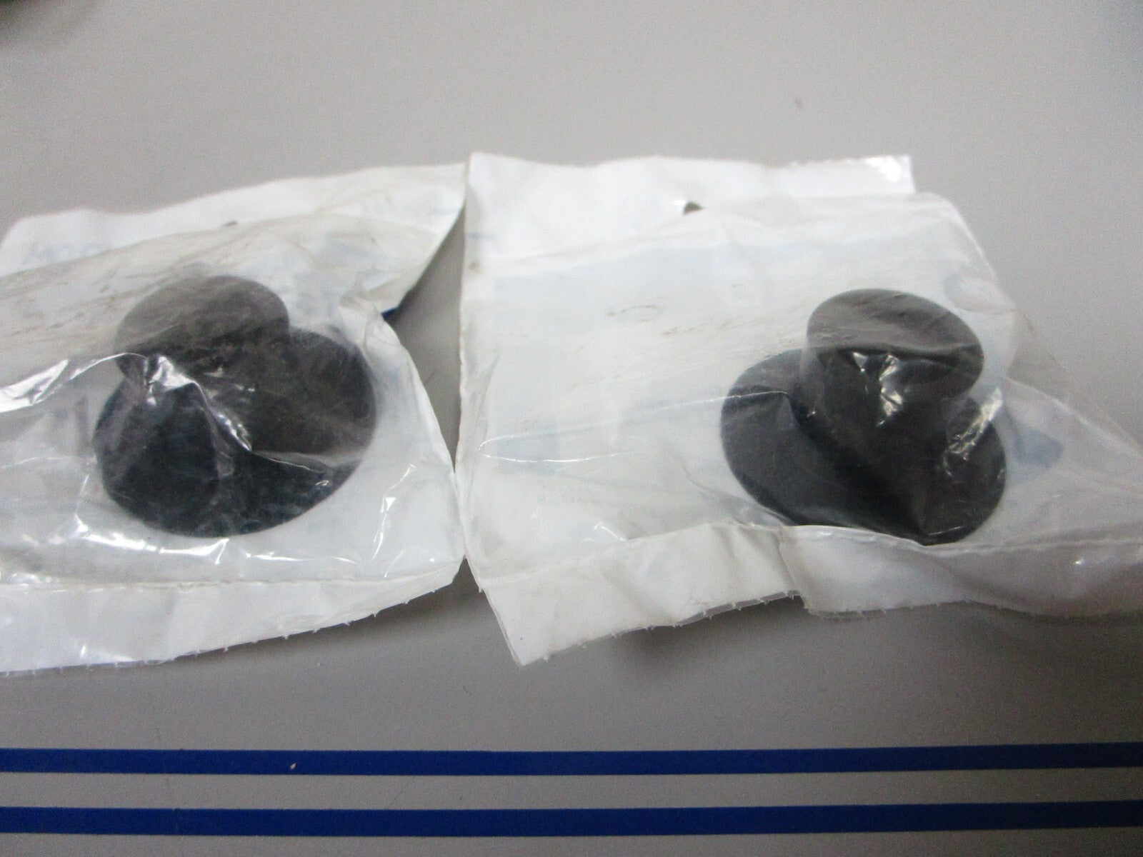 *NEW* 0810 Sierra Plastic Bushing 18-4204 Replaces: Volvo 826341