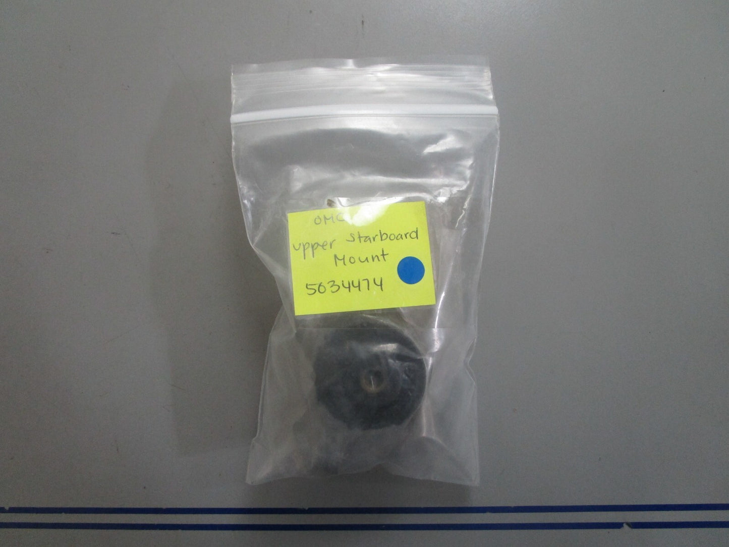 *NEW OEM* 0810 OMC Johnson Evinrude Upper Starboard Mount 5034474