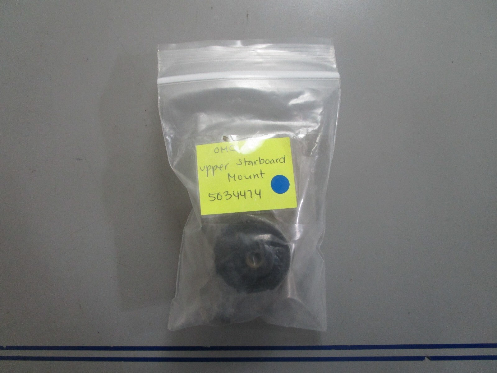*NEW OEM* 0810 OMC Johnson Evinrude Upper Starboard Mount 5034474