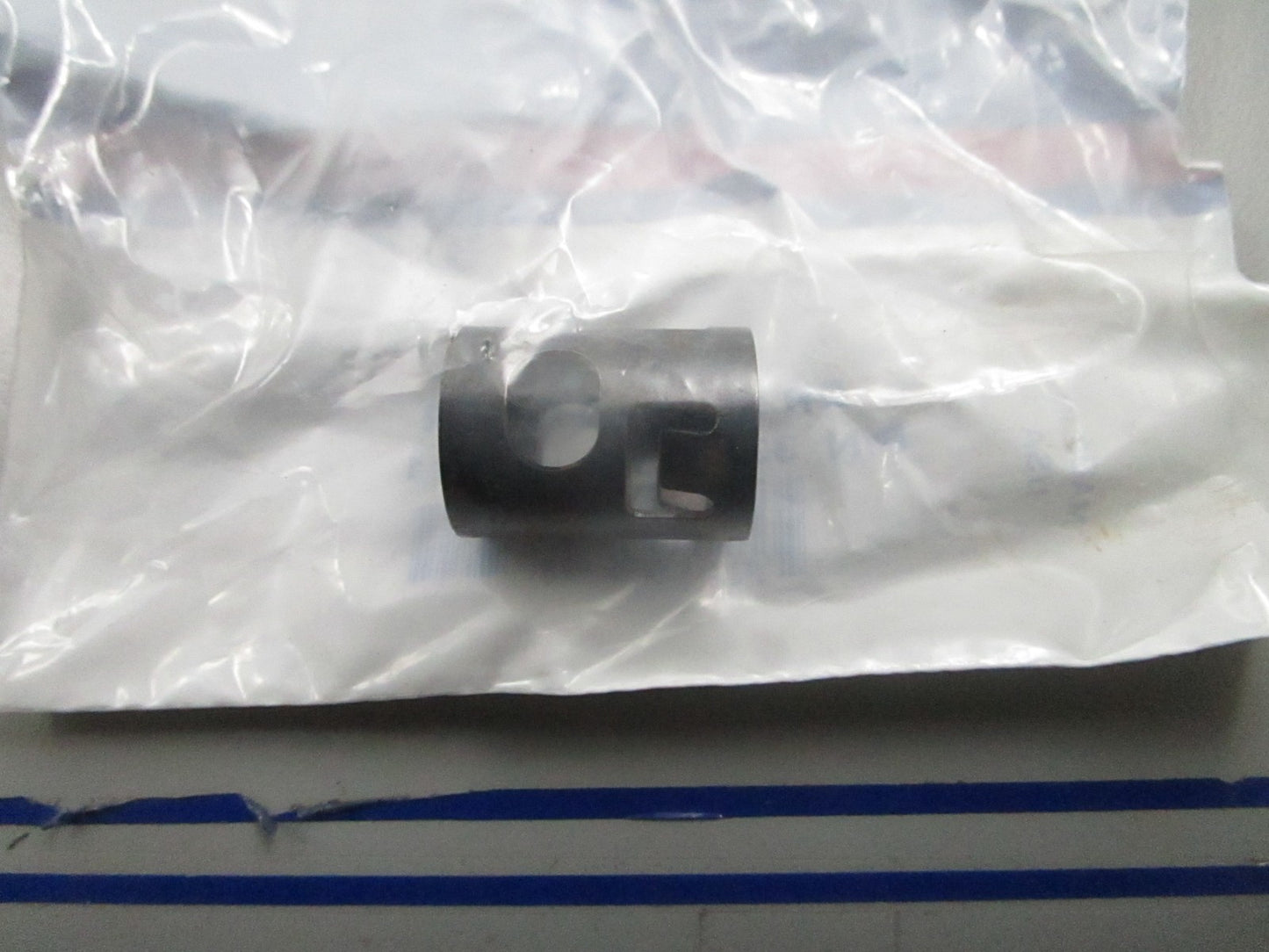 *NEW OEM* 0810 OMC Johnson Evinrude Retainer 338504 0338504