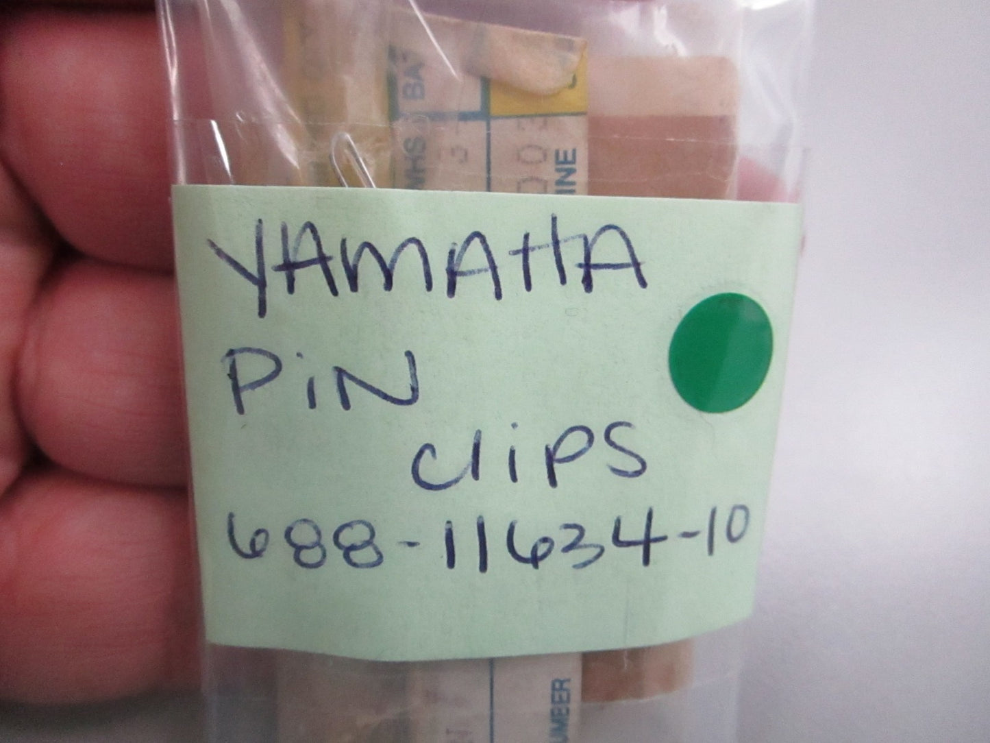 NEW OEM (LOT OF 4) 688-11634-10-00 Yamaha Pin Clips 0810