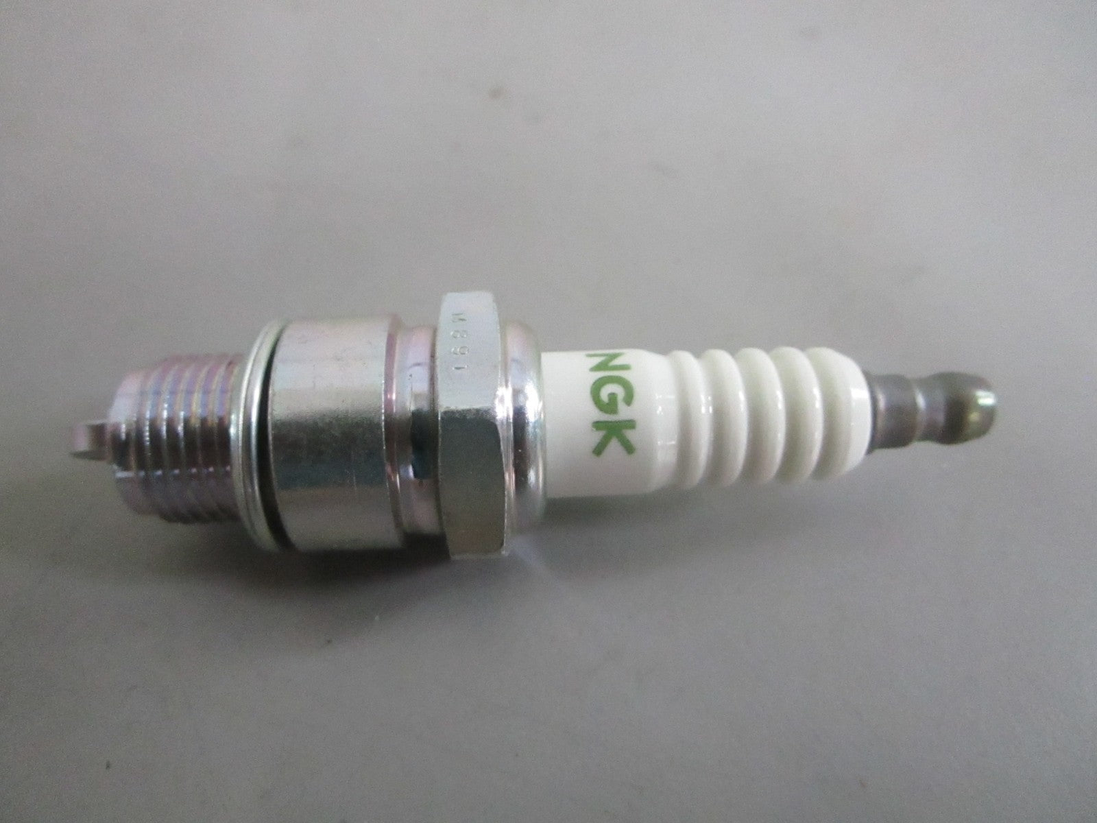 NEW OEM (LOT OF 8) BP8H-N-10 NGK Spark Plug 0820