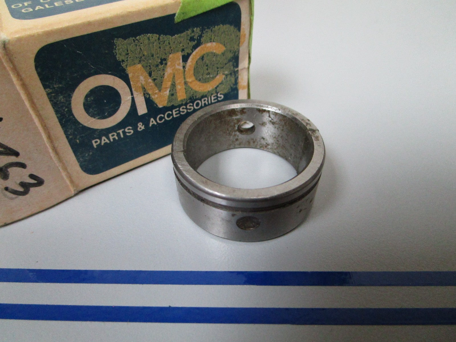 NEW OEM 318863 0318863 OMC Johnson Evinrude Center Bearing Split Sleeve 0720