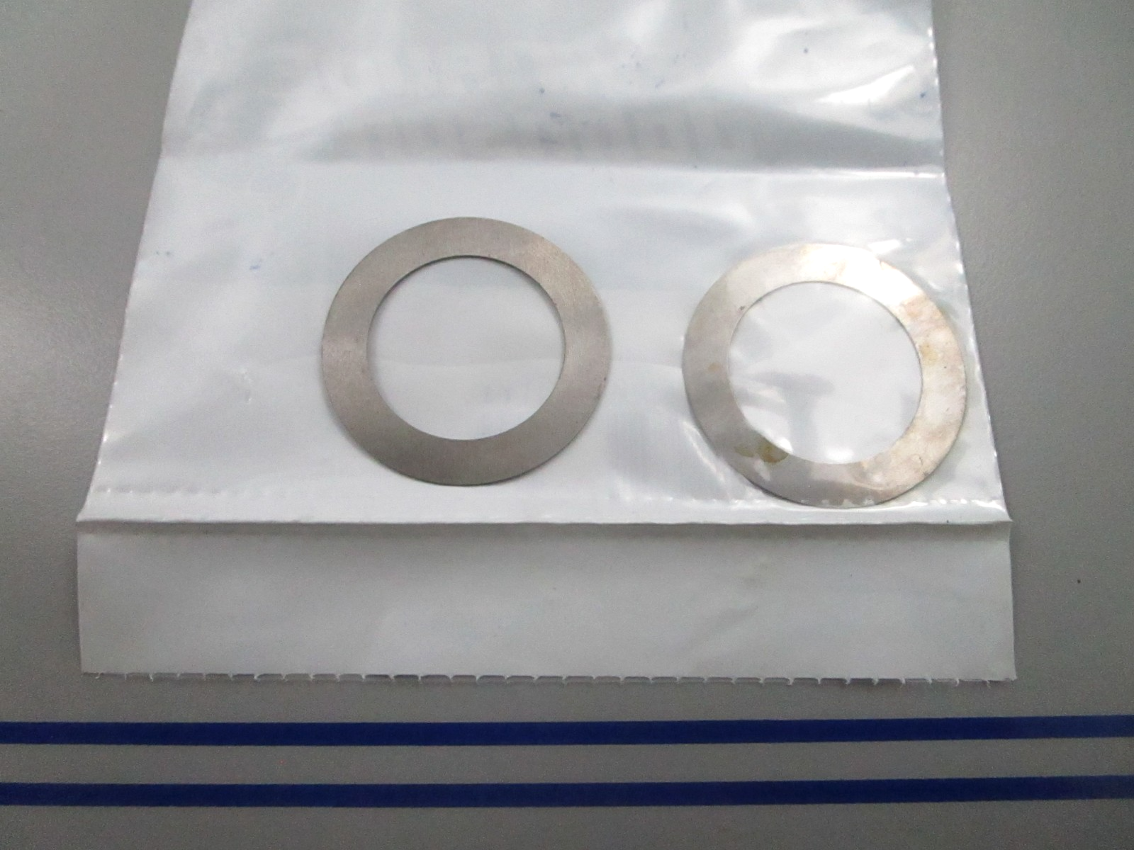 *NEW OEM* (LOT OF 2) 0810 OMC Johnson Evinrude Shim 313220 0313220
