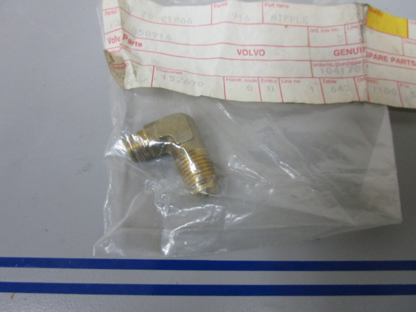 *NEW OEM* 0720 Volvo Penta Elbow Nipple 850916