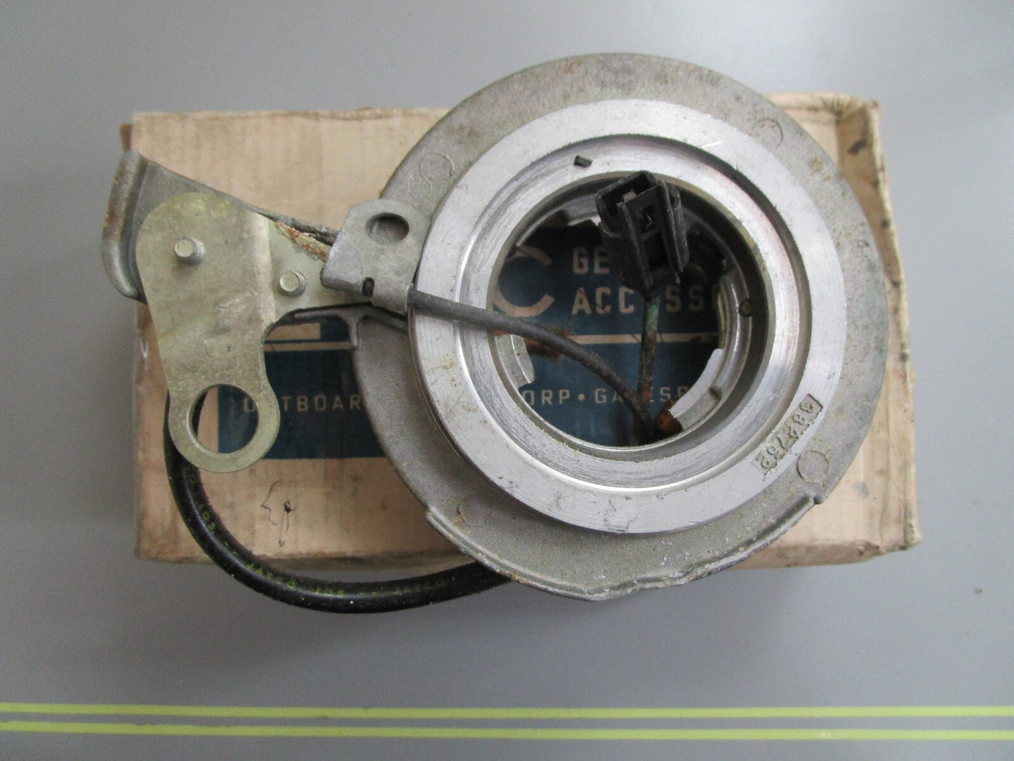 *NEW OEM* 0820 OMC Johnson Evinrude Armature Plate 382475 0382475