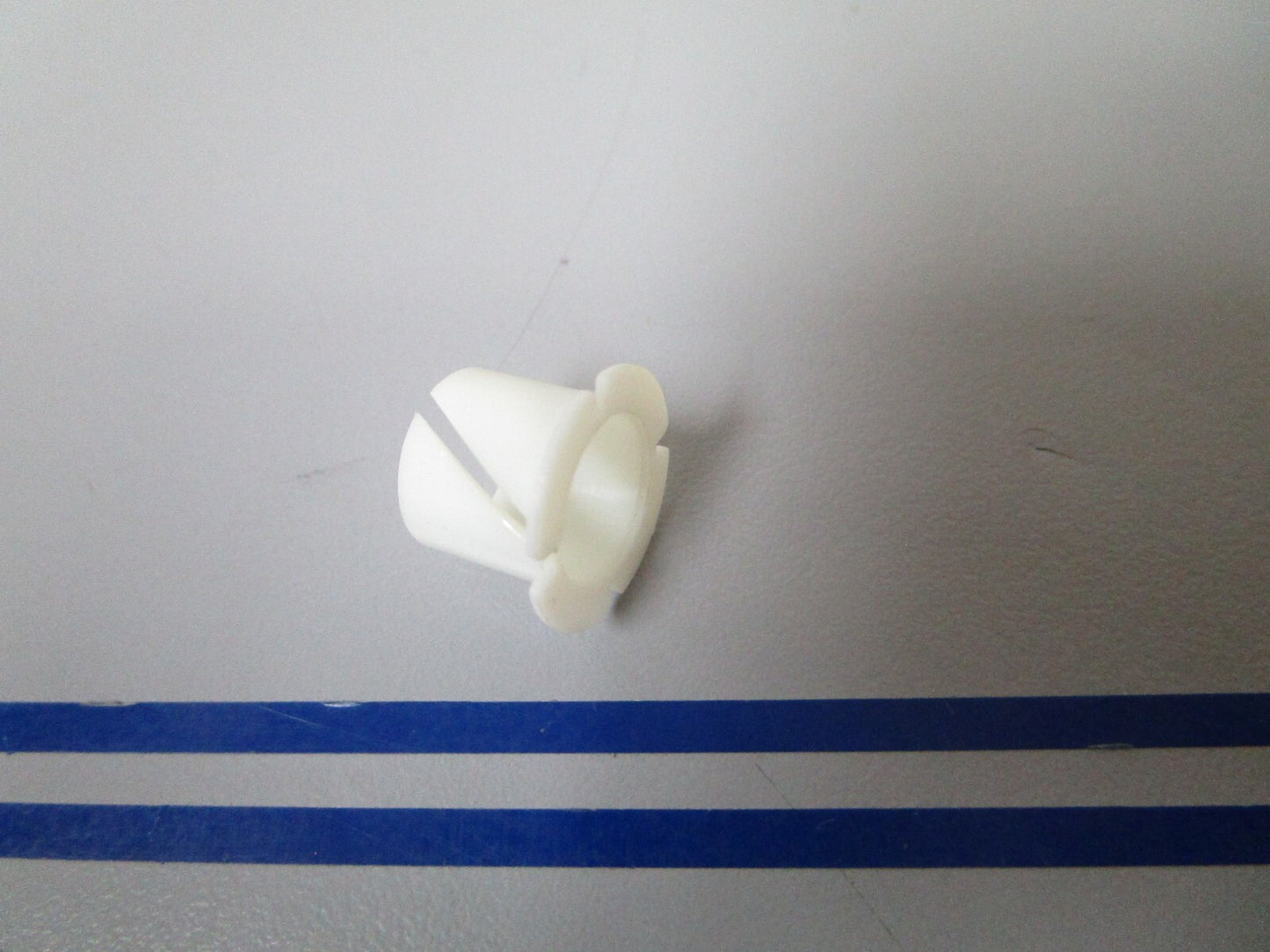 *NEW OEM* 0810 Volvo Penta Bushing 3852094