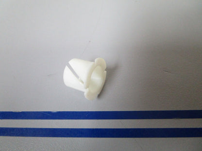 *NEW OEM* 0810 Volvo Penta Bushing 3852094