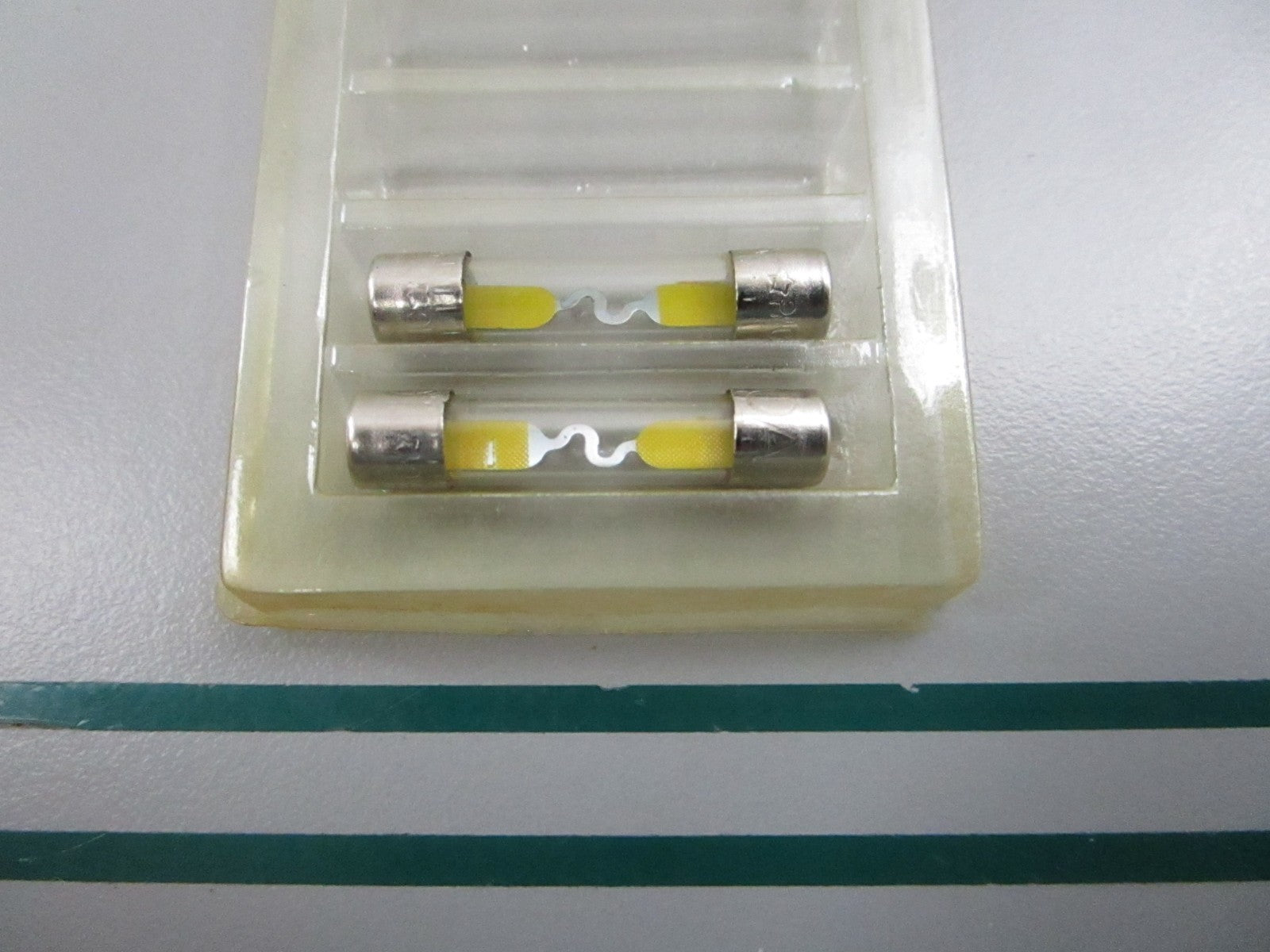 NEW OEM (LOT OF 2) 6G1-82151-00-00 Yamaha 10A Fuse 0810