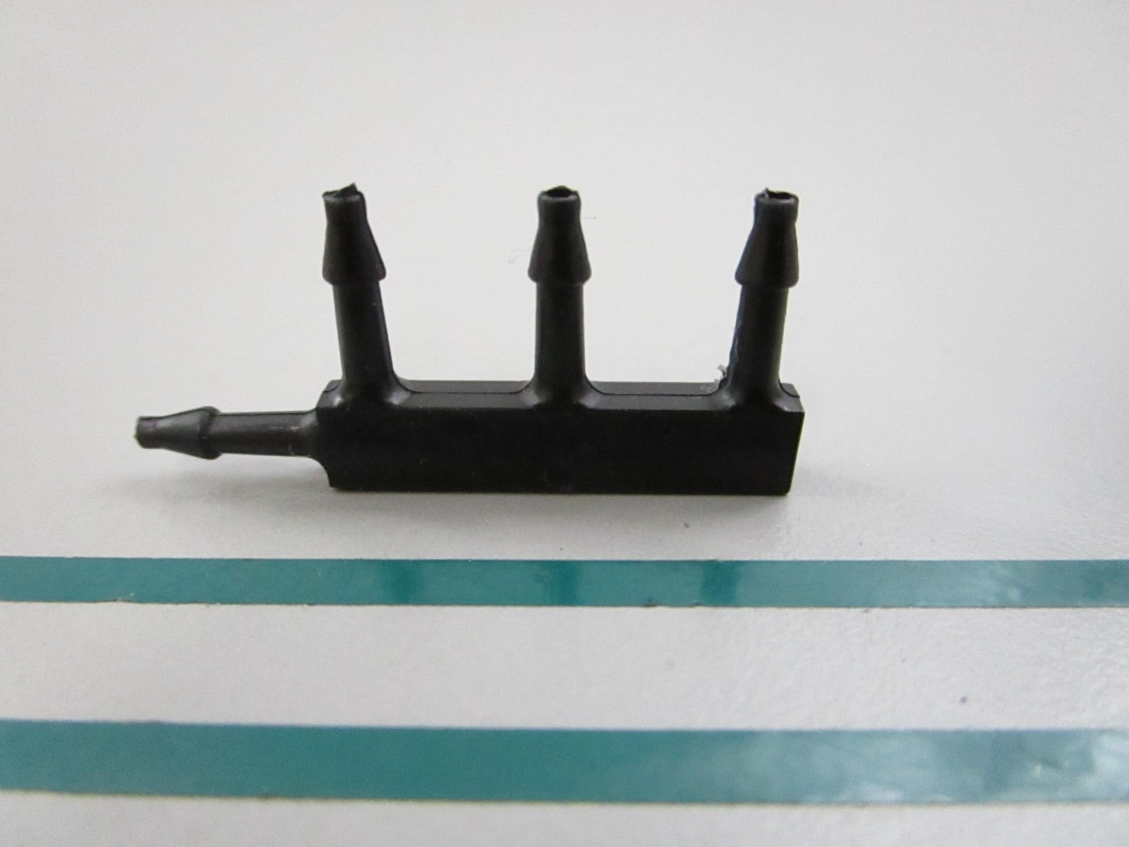 NEW OEM 336511 0336511 OMC Johnson Evinrude Drain Hose Fitting 0810