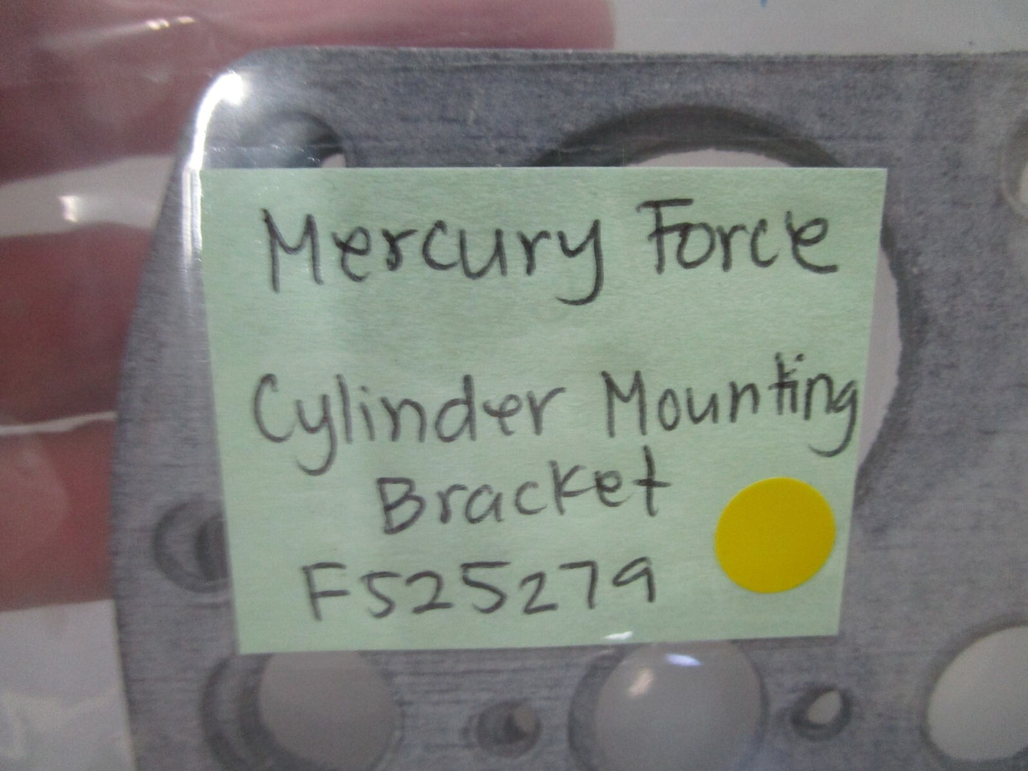 *NEW OEM* 0750 Mercury Force CYLINDER MOUNTING BRACKET F525279