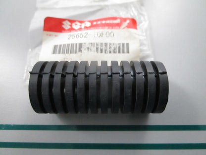 NEW OEM 25652-10F00 Suzuki Rubber 0810