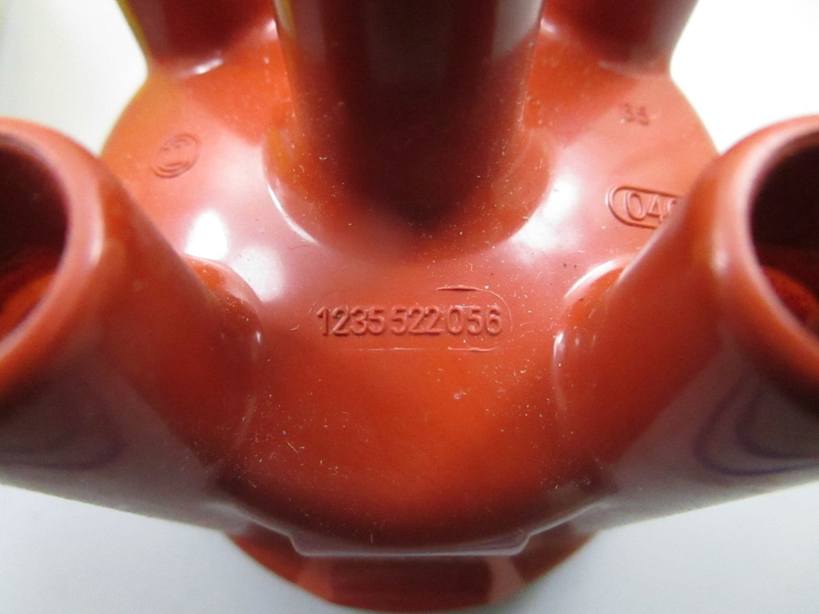 *NEW OEM* 0810 Volvo Bosch Distributor Cap 243797-8