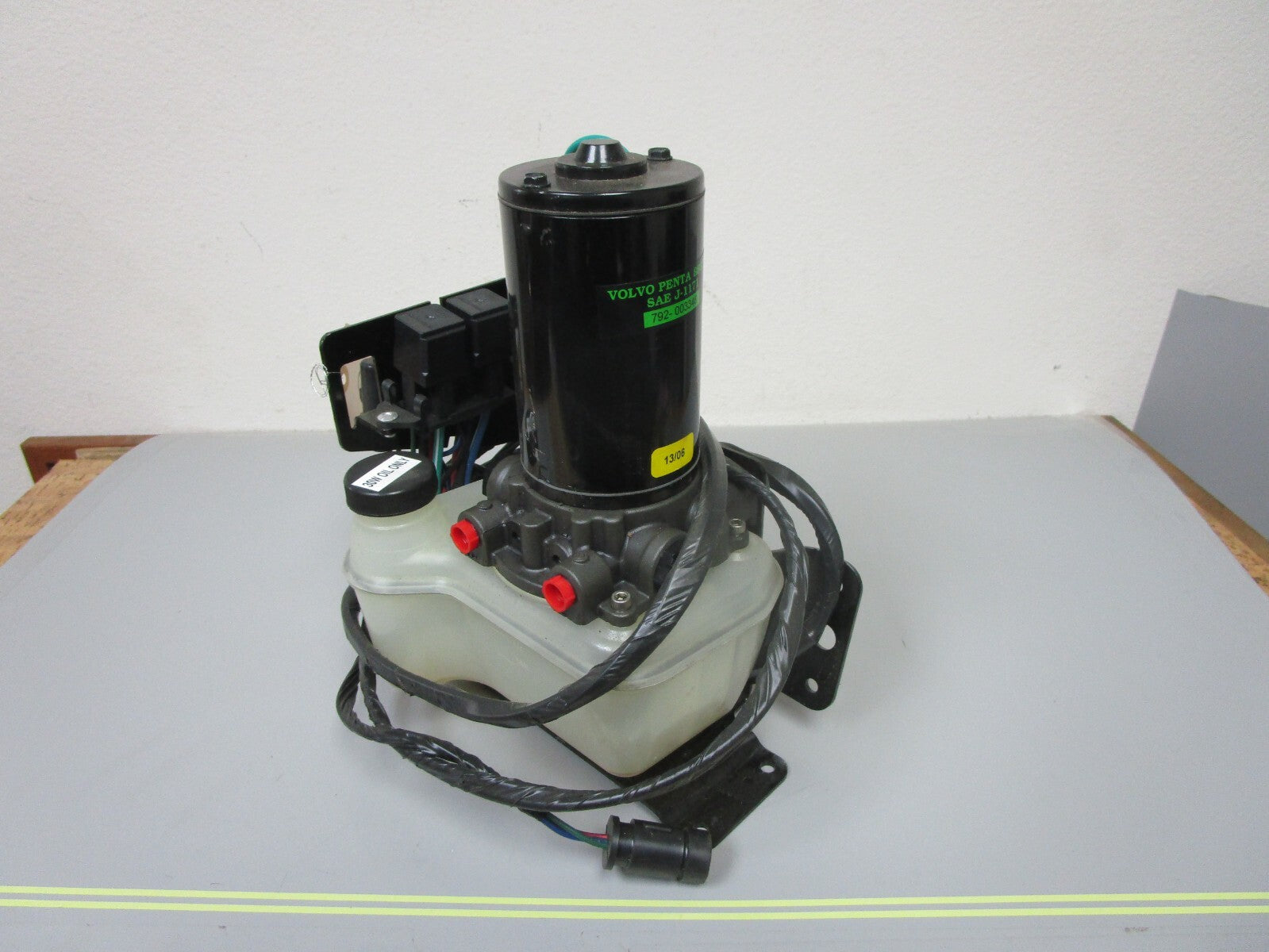 *NEW OEM* 0720 Volvo Penta Trim Pump Assembly 888792 *1 YEAR WARRANTY*